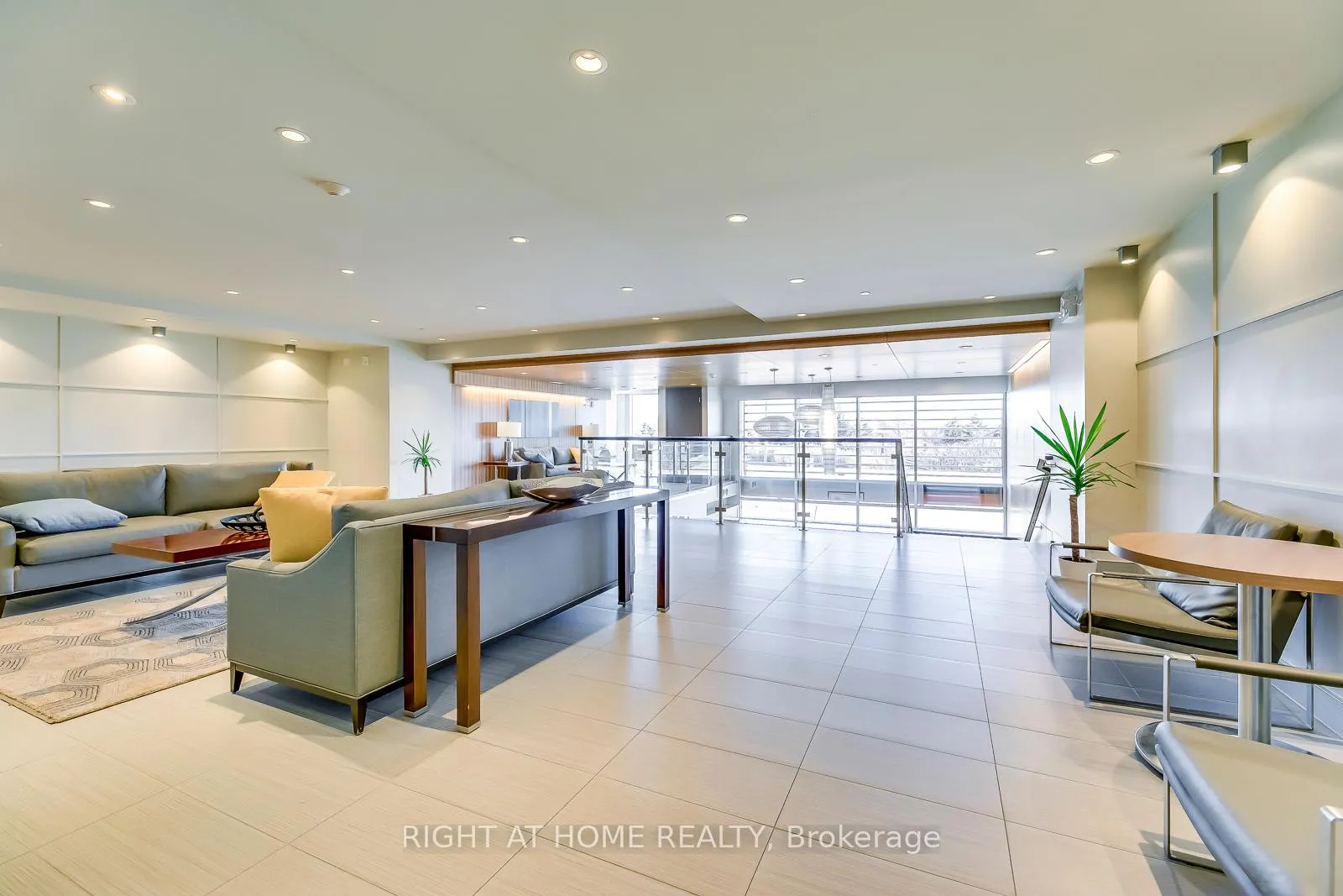 Photo 4 of Unit 215, 3028 Creekshore Common, Oakville, Falgarwood — HOMEH
