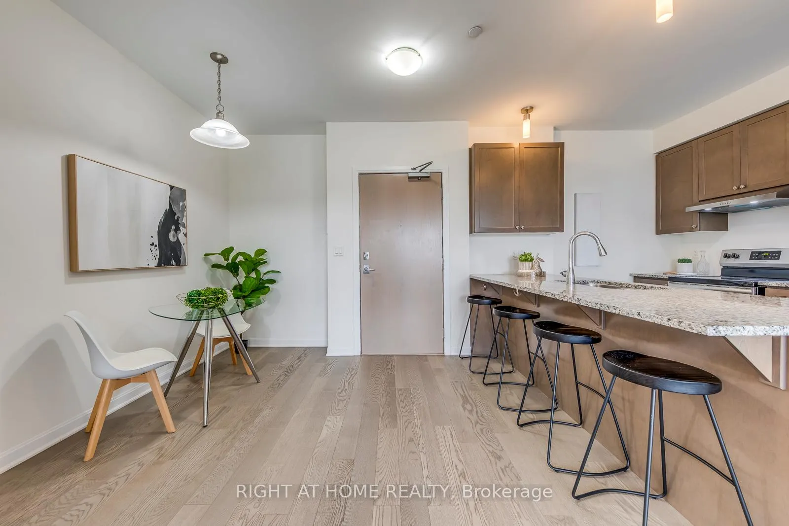 Photo 10 of Unit 215, 3028 Creekshore Common, Oakville, Falgarwood — HOMEH