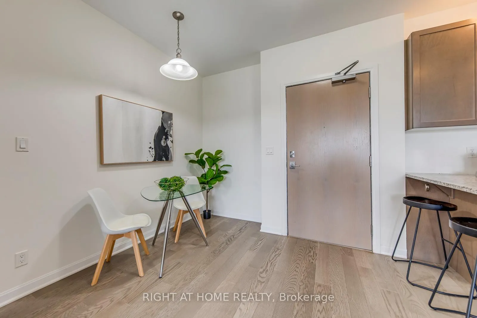 Photo 11 of Unit 215, 3028 Creekshore Common, Oakville, Falgarwood — HOMEH