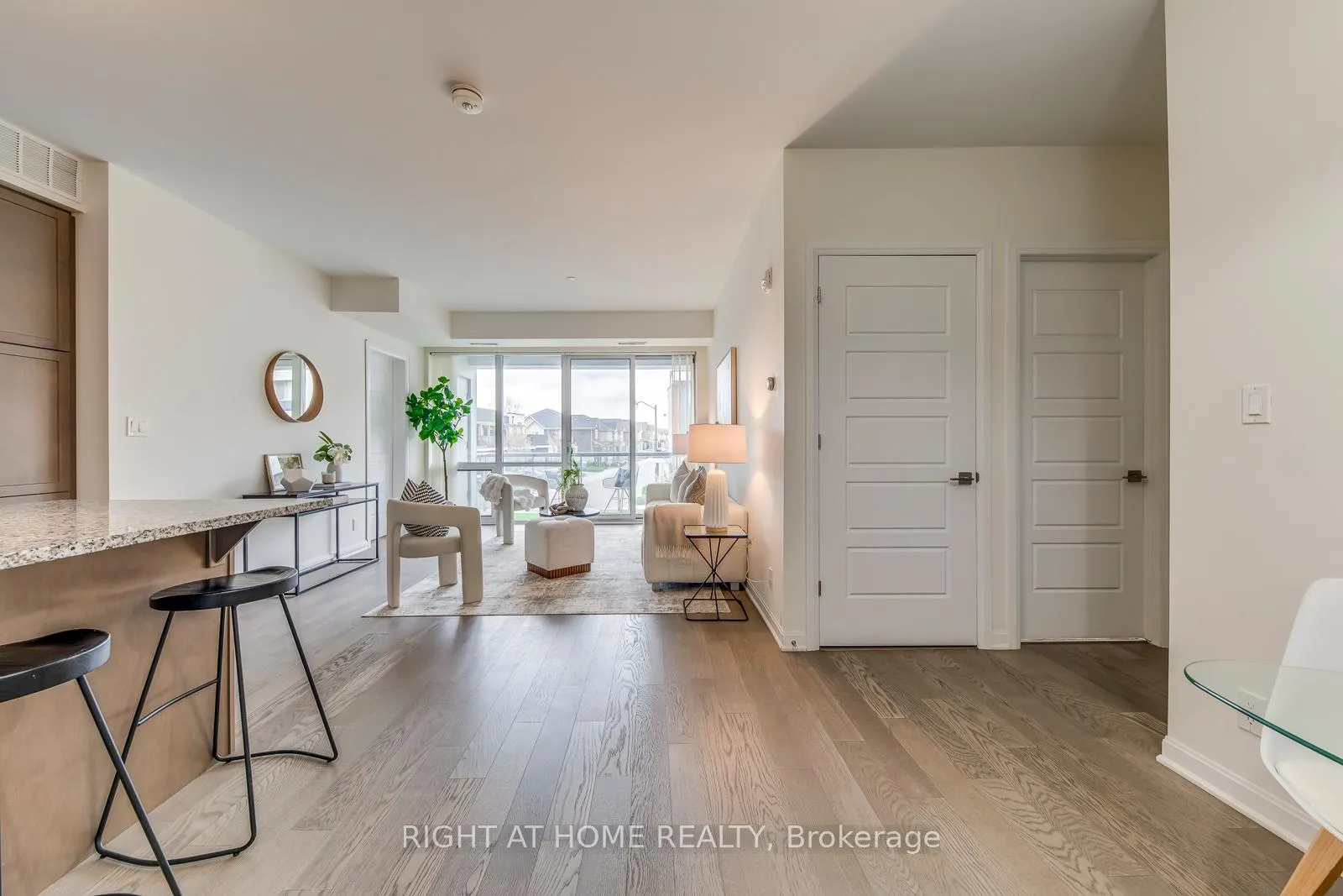 Photo 13 of Unit 215, 3028 Creekshore Common, Oakville, Falgarwood — HOMEH