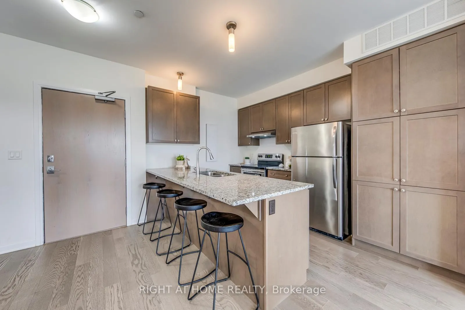 Photo 14 of Unit 215, 3028 Creekshore Common, Oakville, Falgarwood — HOMEH