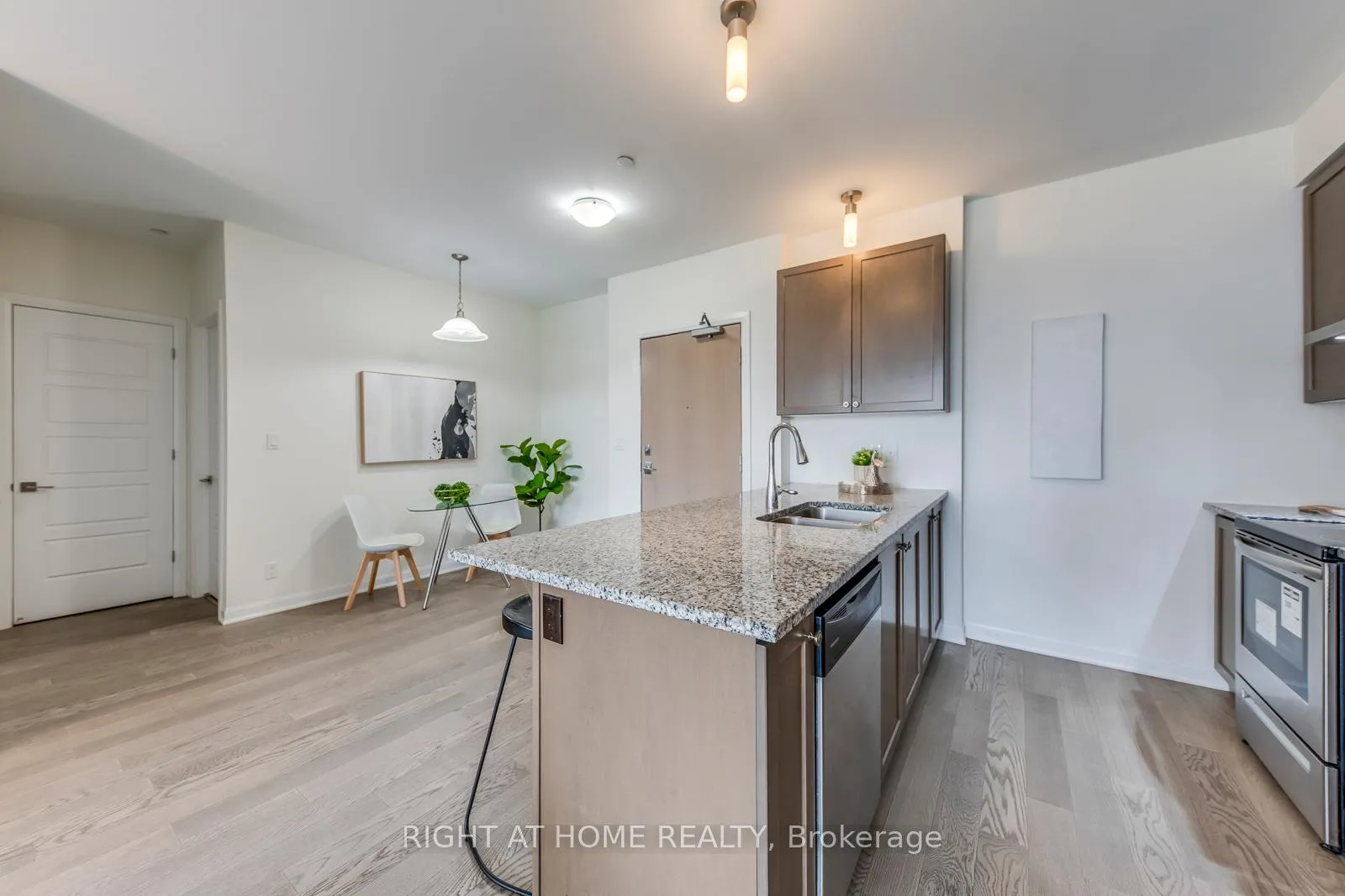 Photo 15 of Unit 215, 3028 Creekshore Common, Oakville, Falgarwood — HOMEH