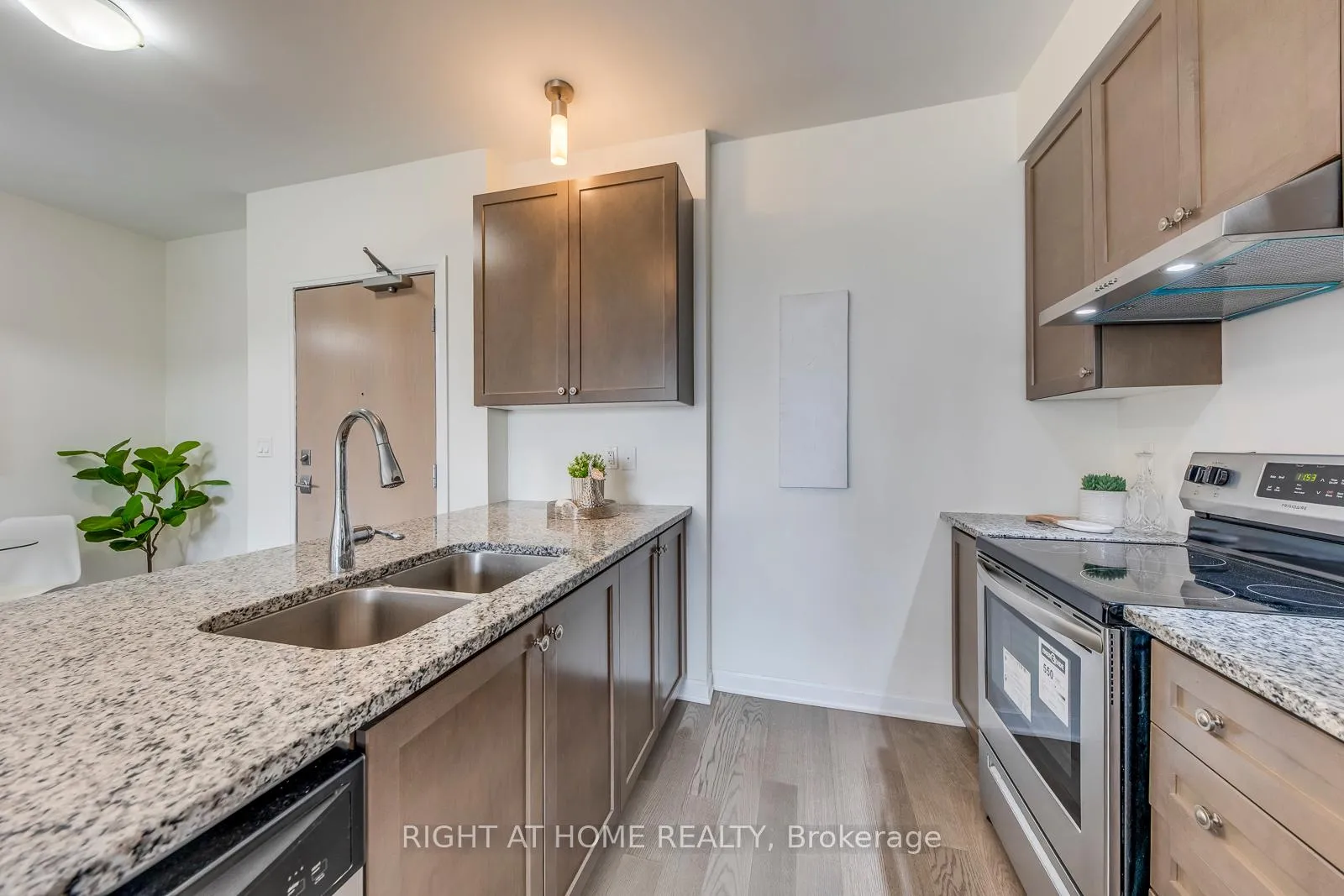 Photo 16 of Unit 215, 3028 Creekshore Common, Oakville, Falgarwood — HOMEH