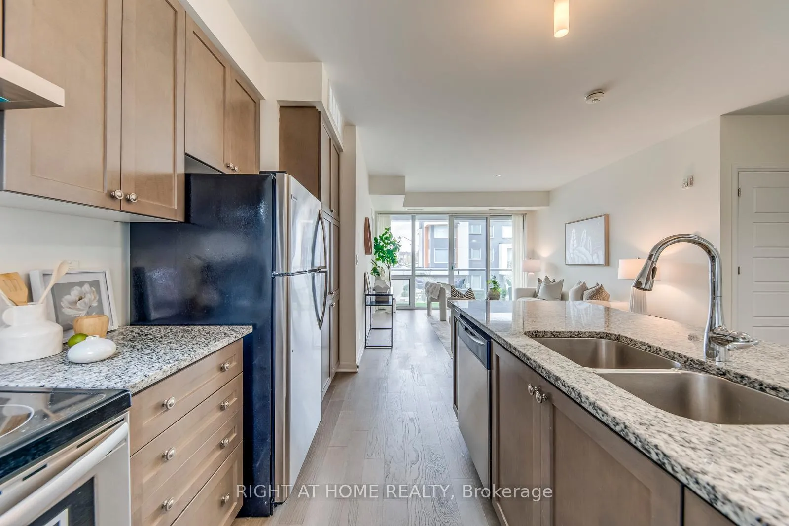 Photo 17 of Unit 215, 3028 Creekshore Common, Oakville, Falgarwood — HOMEH