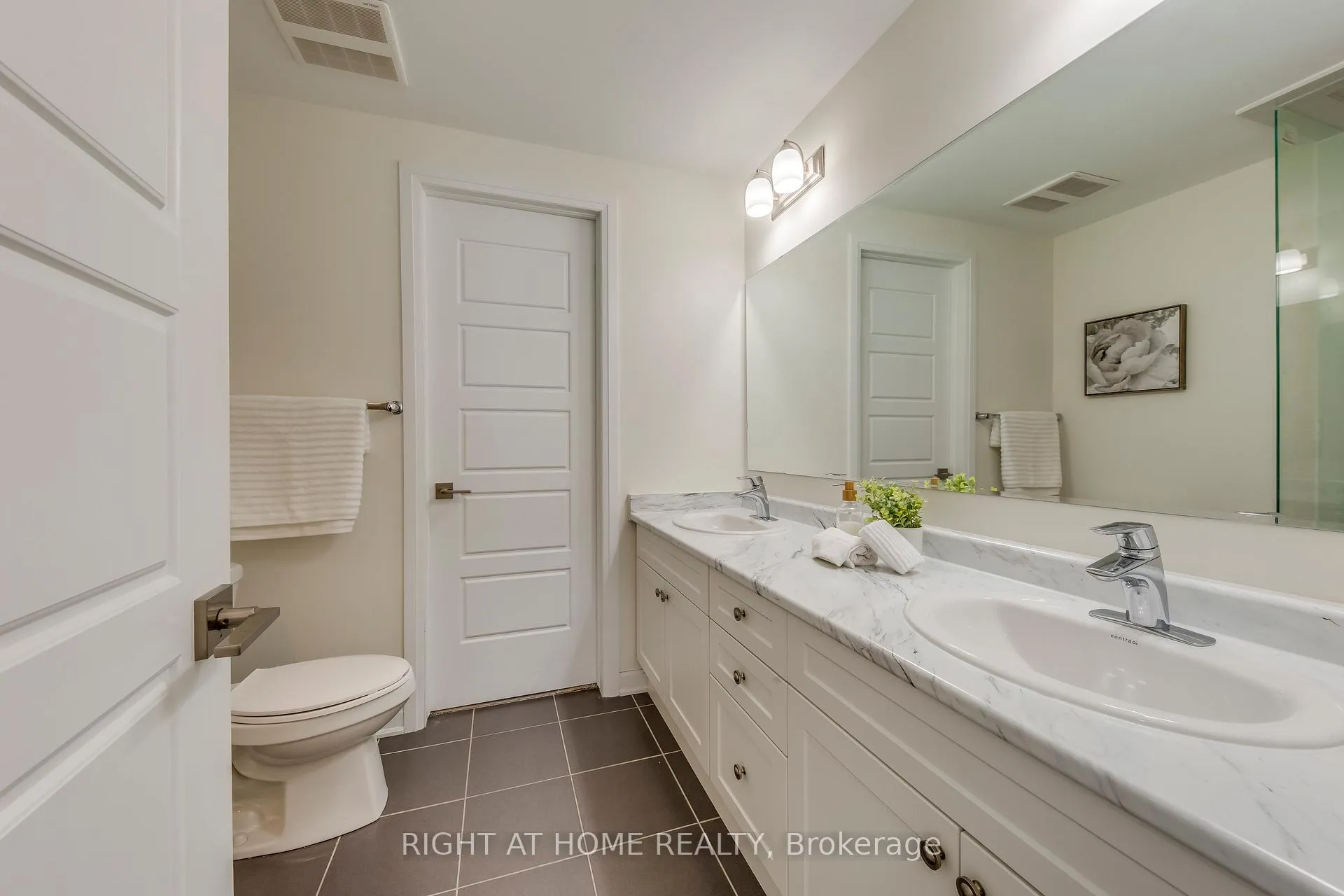 Photo 26 of Unit 215, 3028 Creekshore Common, Oakville, Falgarwood — HOMEH