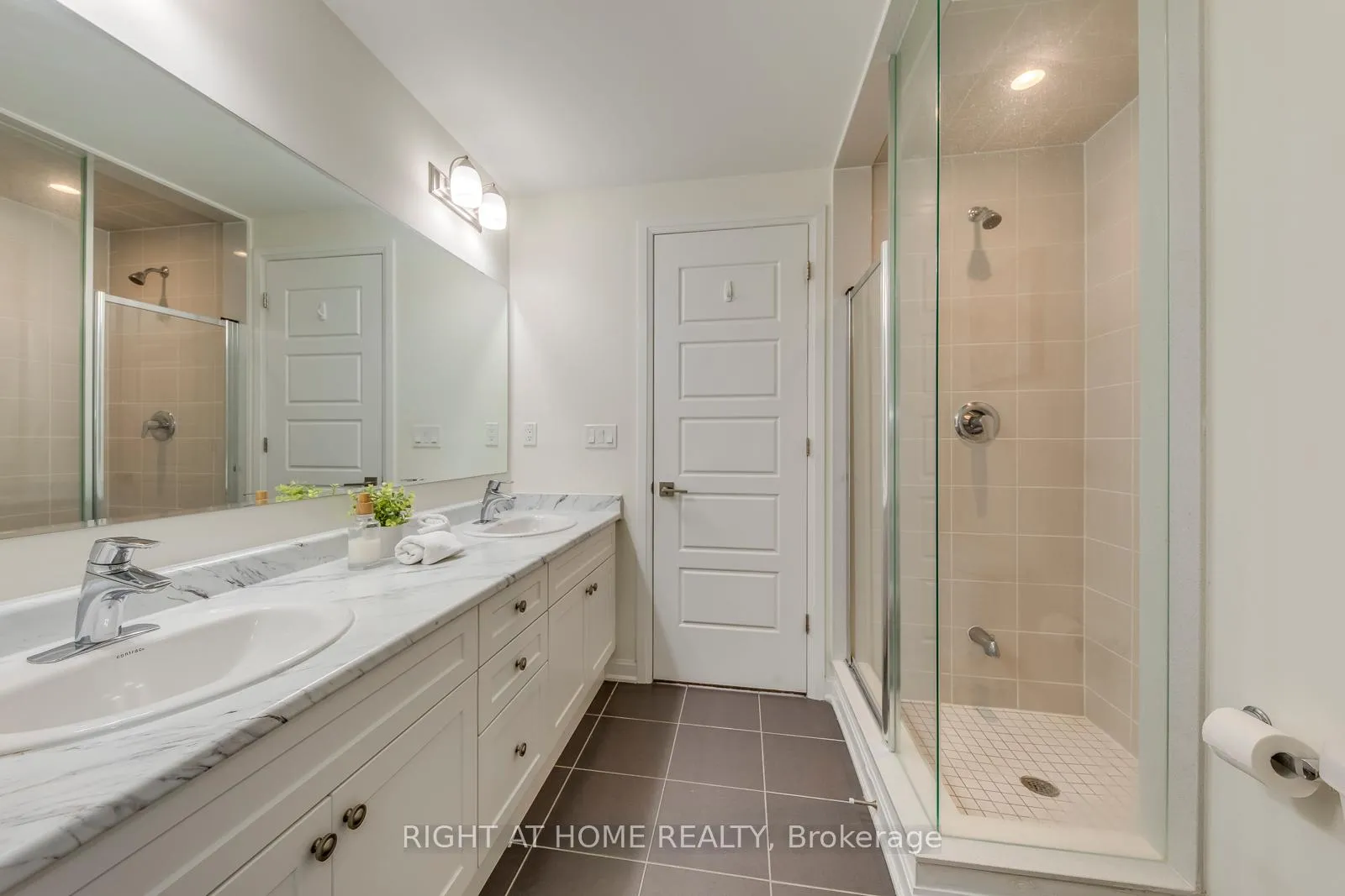 Photo 27 of Unit 215, 3028 Creekshore Common, Oakville, Falgarwood — HOMEH