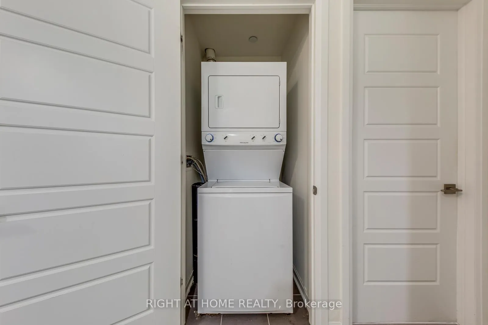 Photo 30 of Unit 215, 3028 Creekshore Common, Oakville, Falgarwood — HOMEH