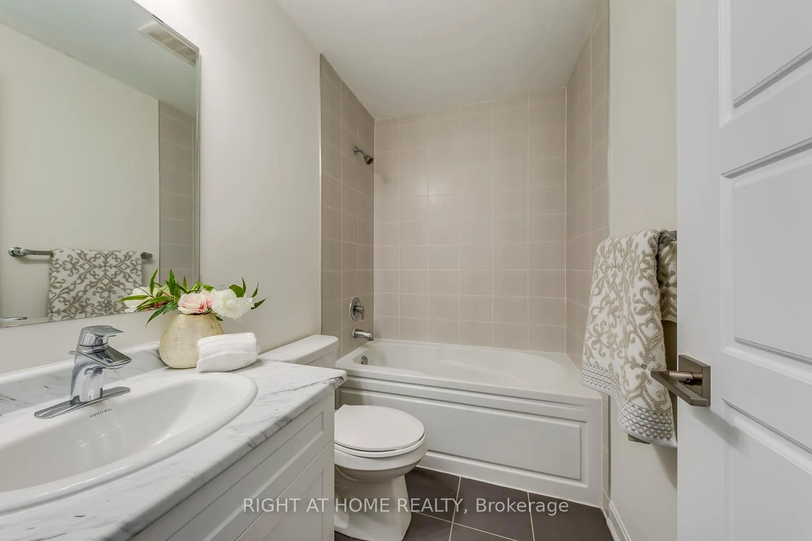 Photo 31 of Unit 215, 3028 Creekshore Common, Oakville, Falgarwood — HOMEH