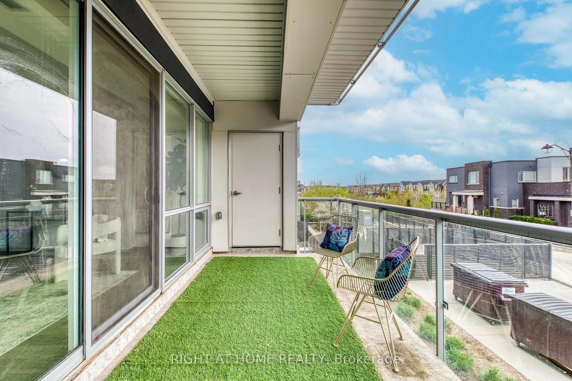 Photo 33 of Unit 215, 3028 Creekshore Common, Oakville, Falgarwood — HOMEH