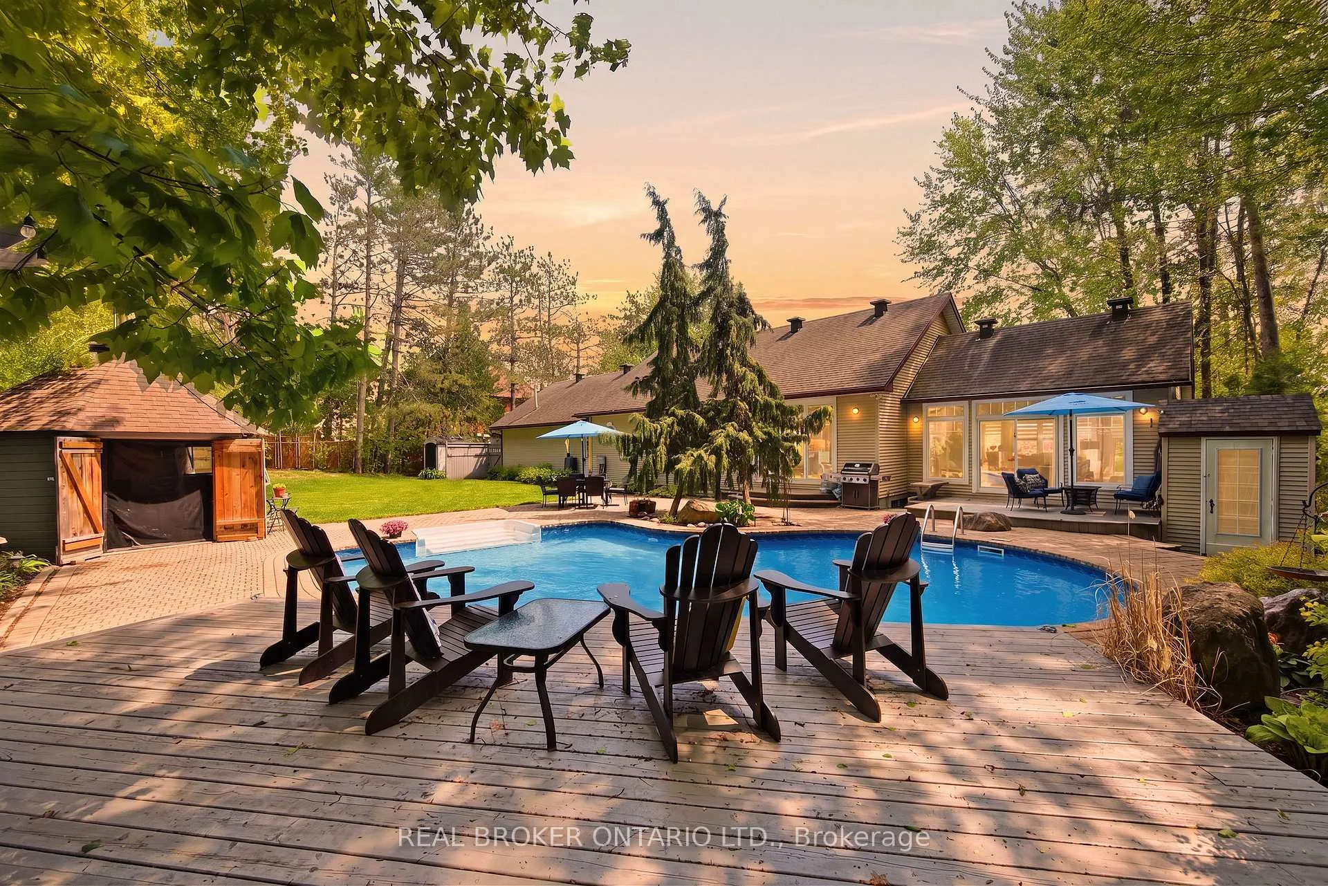 Photo 2 of 1249 Barnwell Crescent, Ottawa, Navan — HOMEH