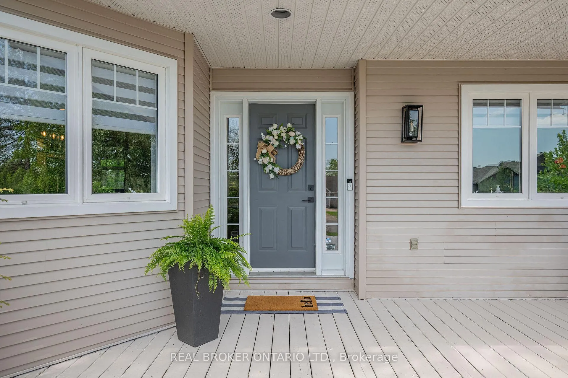 Photo 3 of 1249 Barnwell Crescent, Ottawa, Navan — HOMEH
