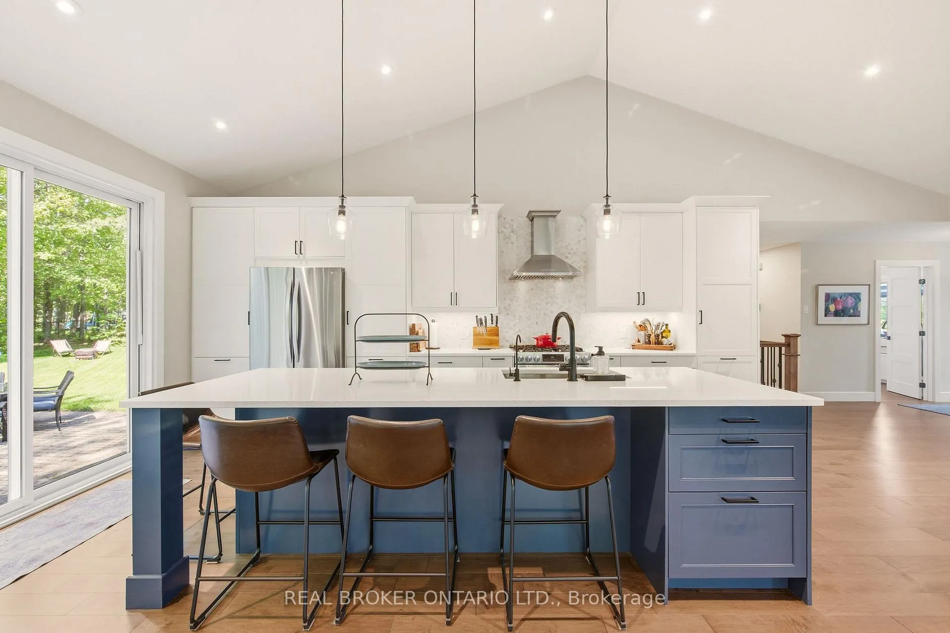 Photo 6 of 1249 Barnwell Crescent, Ottawa, Navan — HOMEH