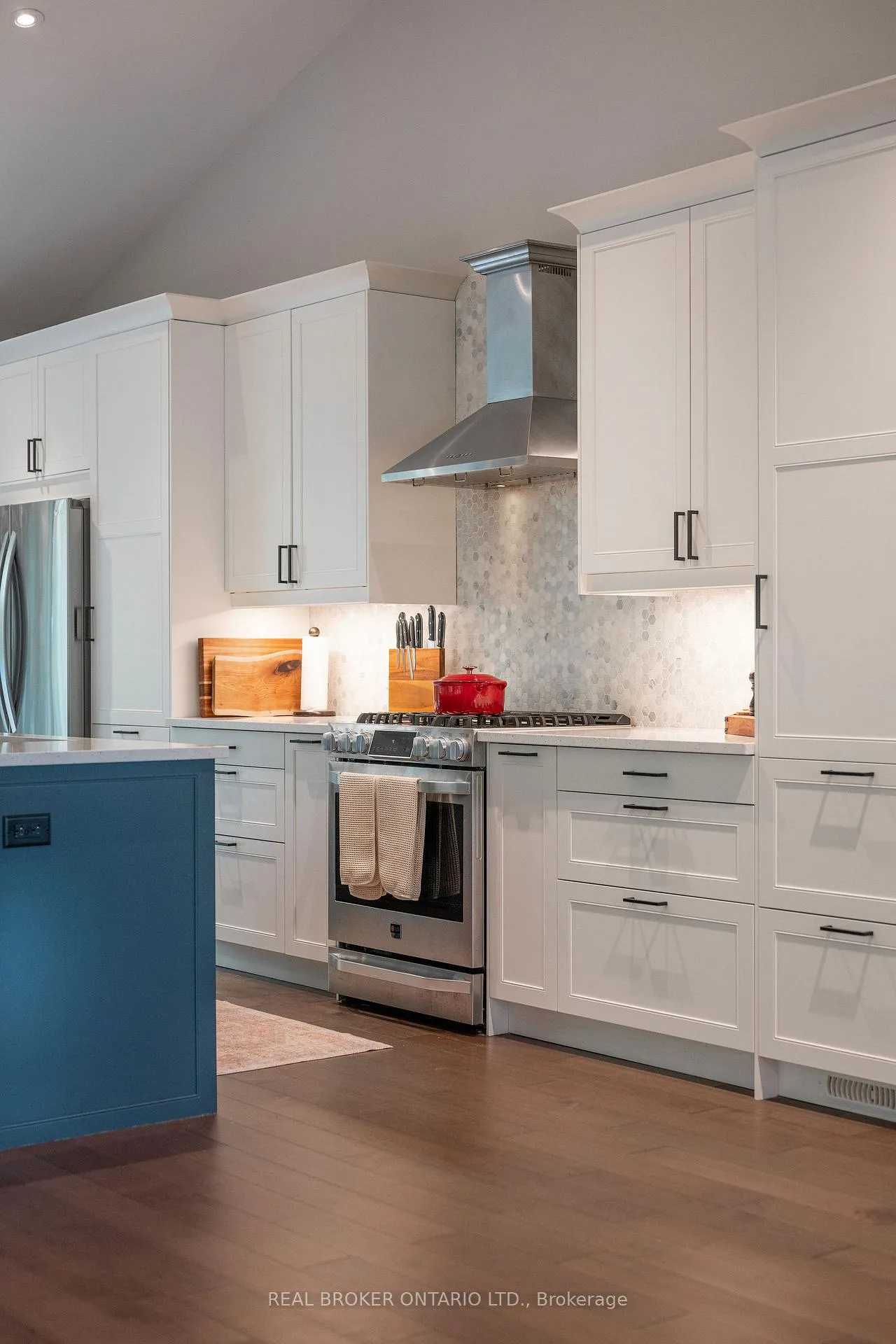 Photo 9 of 1249 Barnwell Crescent, Ottawa, Navan — HOMEH