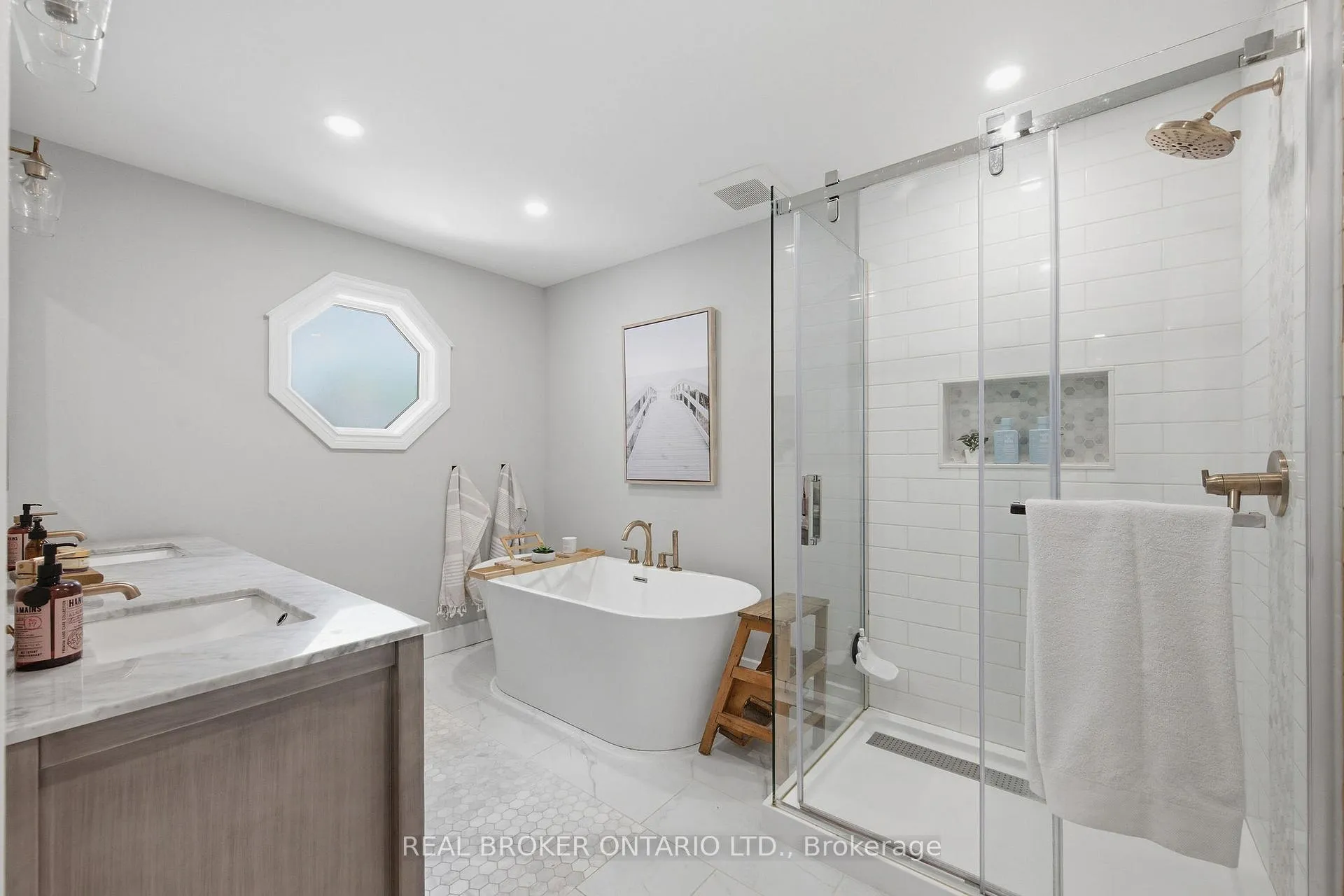 Photo 23 of 1249 Barnwell Crescent, Ottawa, Navan — HOMEH