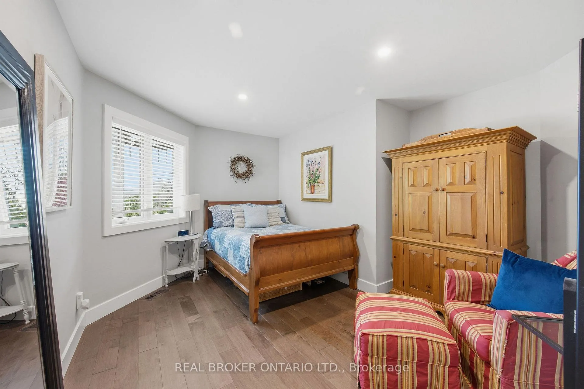 Photo 26 of 1249 Barnwell Crescent, Ottawa, Navan — HOMEH