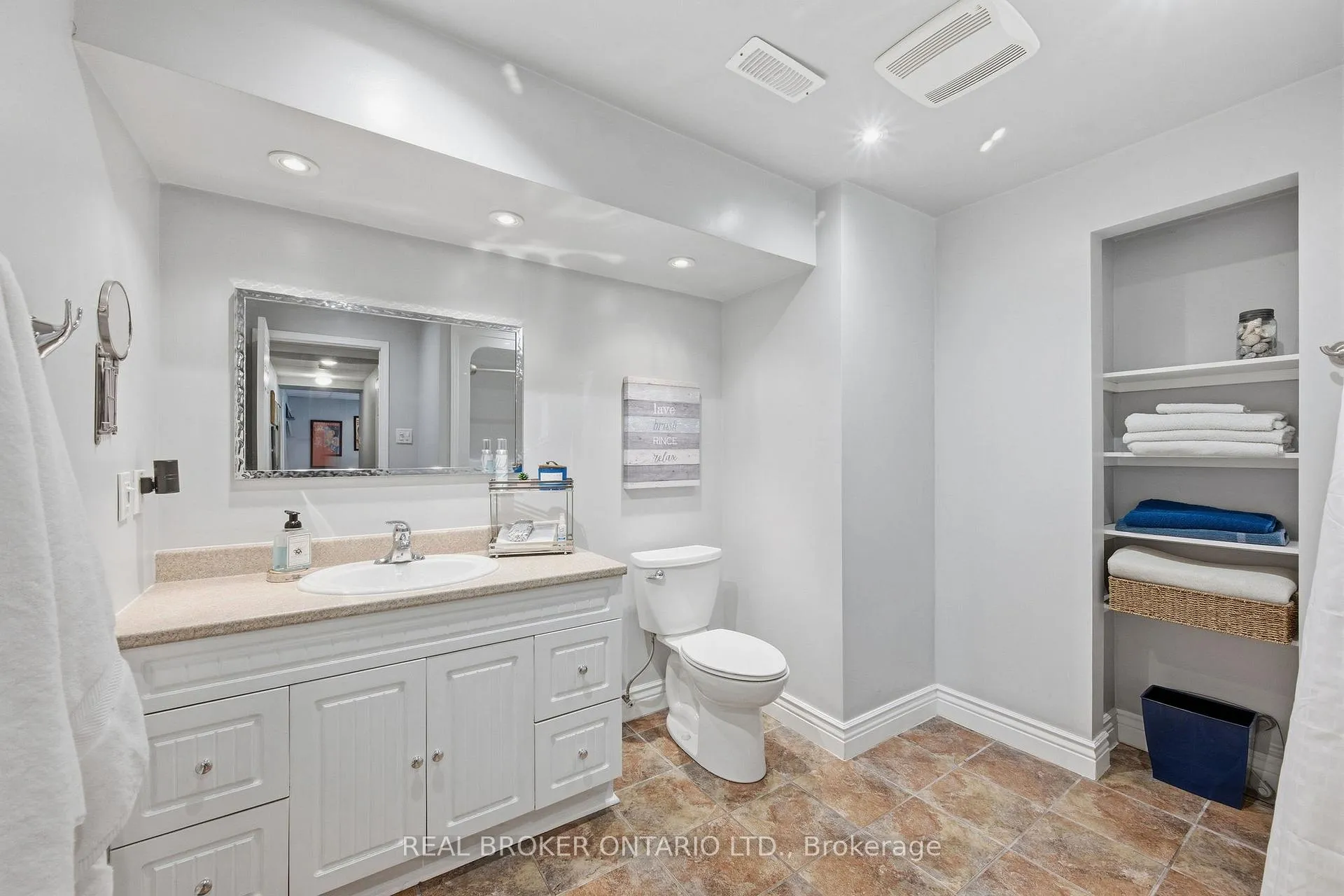 Photo 35 of 1249 Barnwell Crescent, Ottawa, Navan — HOMEH