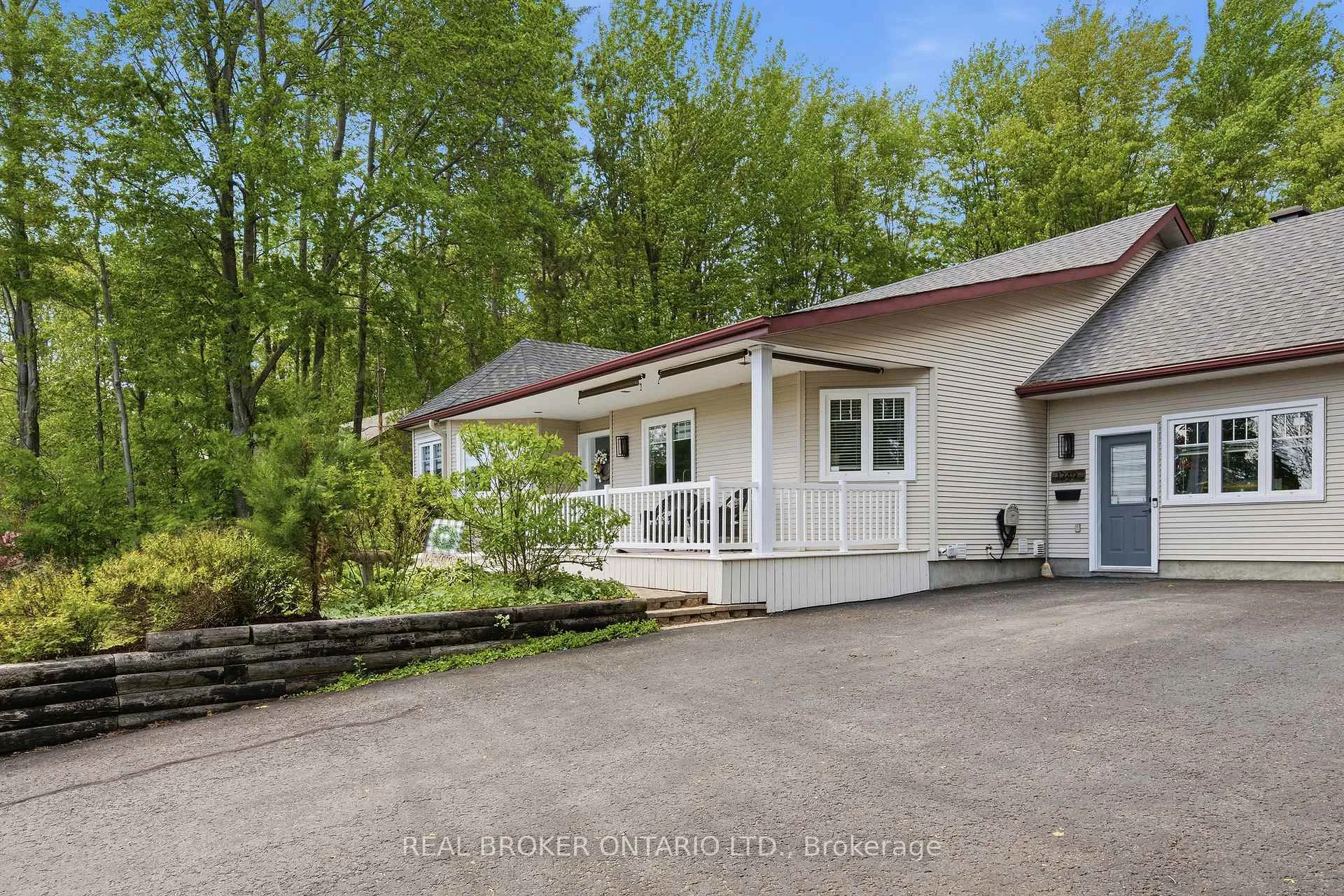 Photo 36 of 1249 Barnwell Crescent, Ottawa, Navan — HOMEH