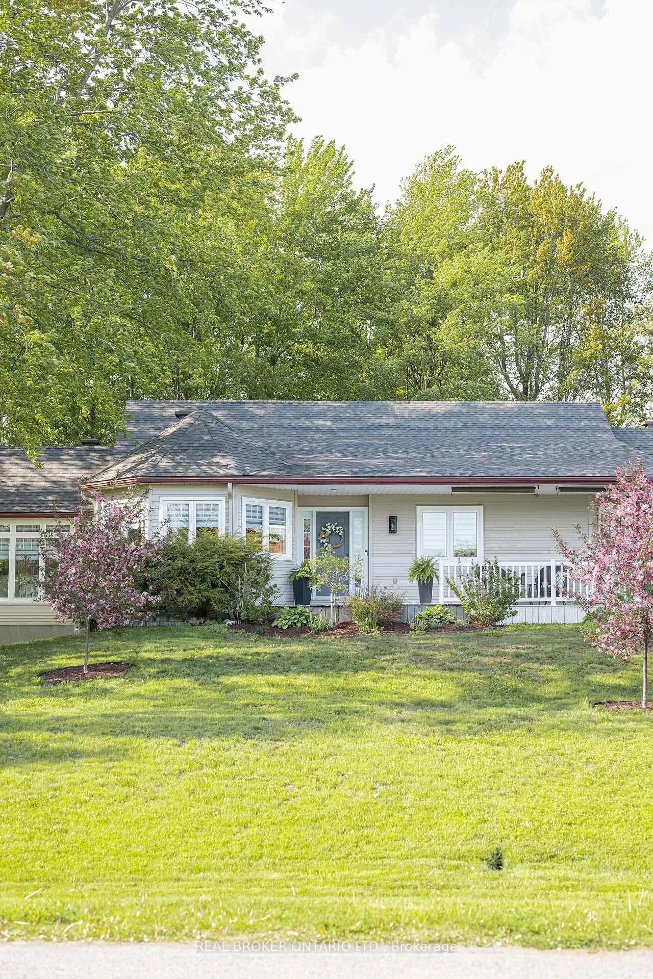 Photo 42 of 1249 Barnwell Crescent, Ottawa, Navan — HOMEH