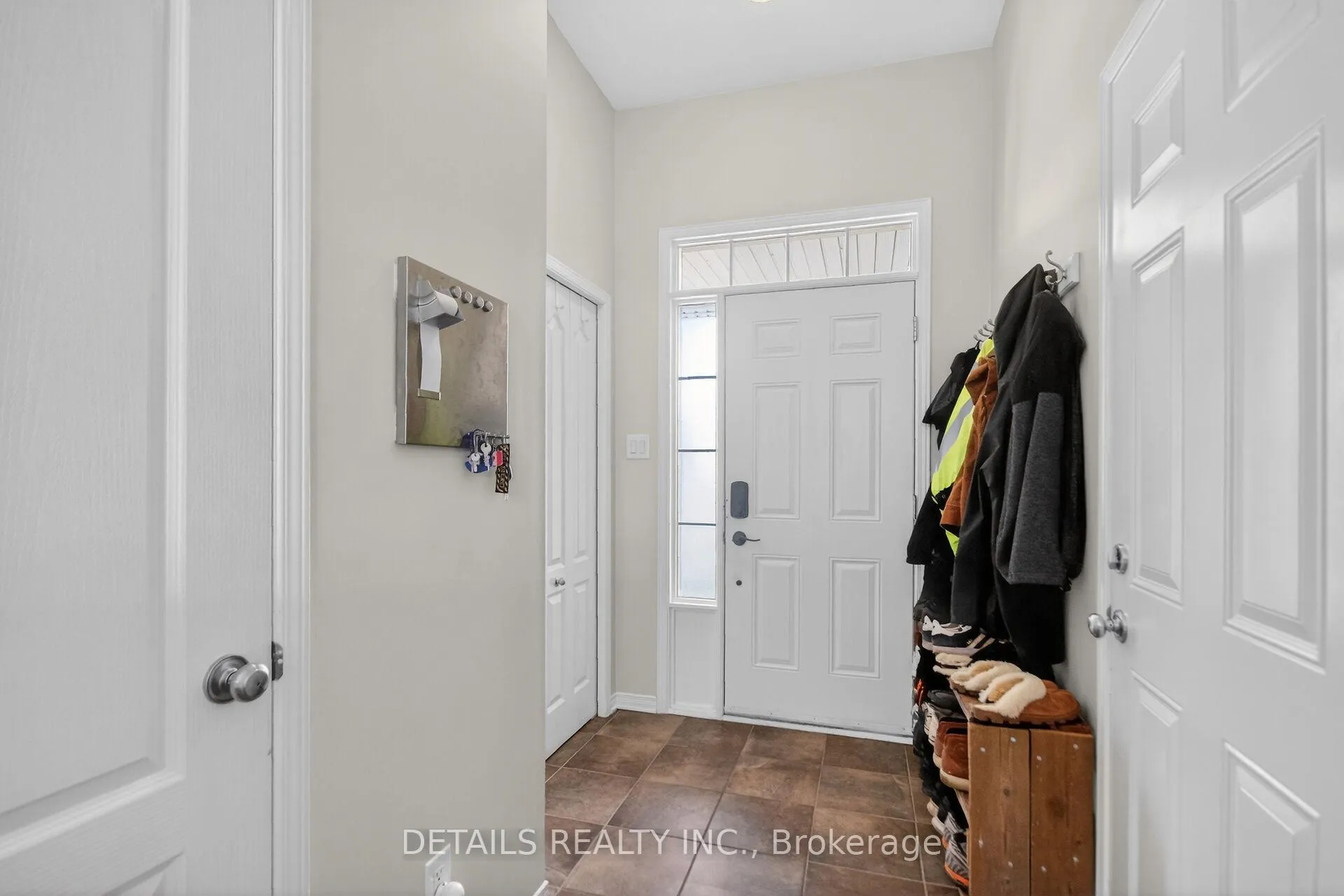 Photo 3 of 168 Eye Bright Crescent, Ottawa, Riverside South/Gloucester Glen — HOMEH