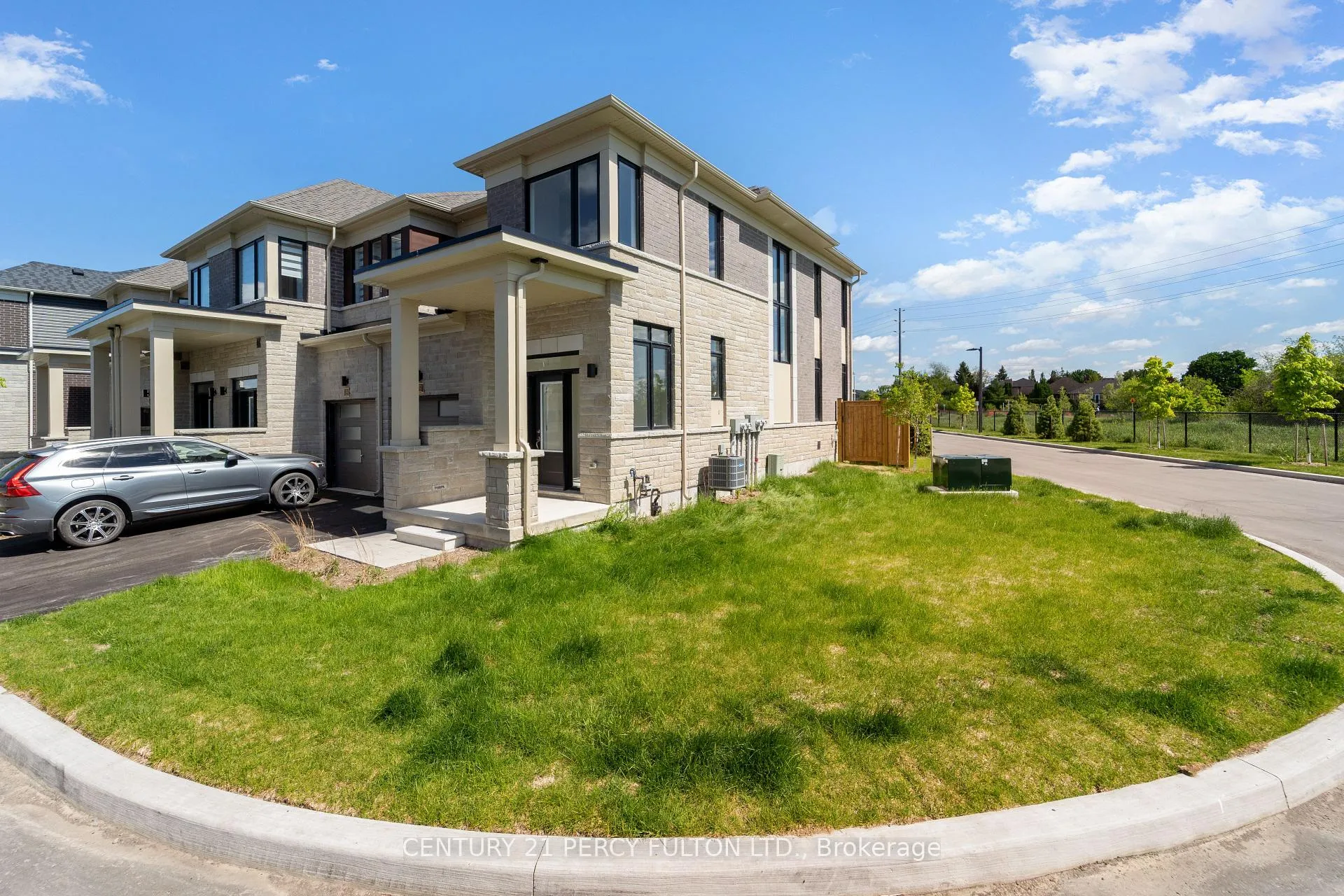 Photo 2 of 32 Hickey Lane, Kawartha Lakes, Lindsay — HOMEH