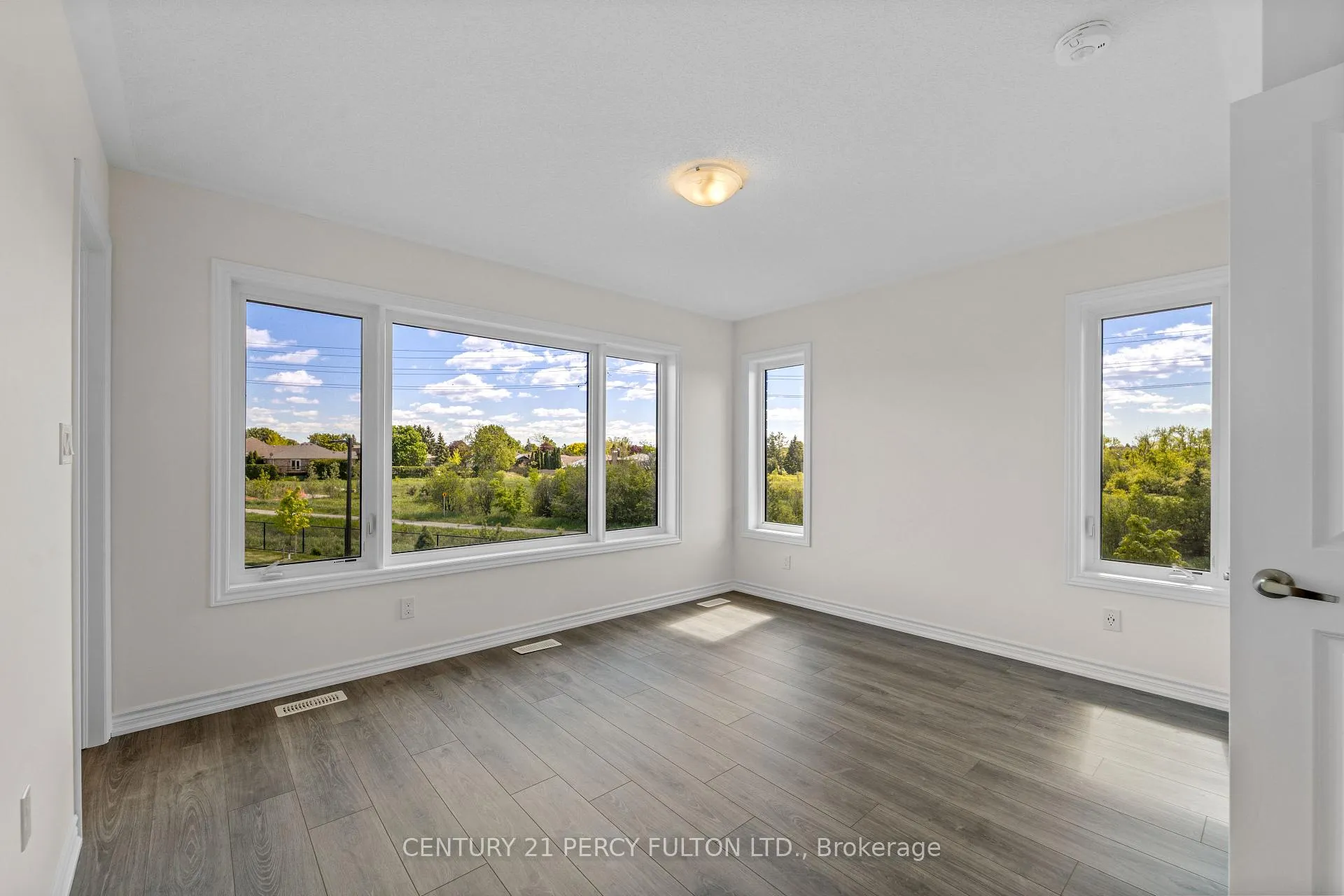 Photo 14 of 32 Hickey Lane, Kawartha Lakes, Lindsay — HOMEH