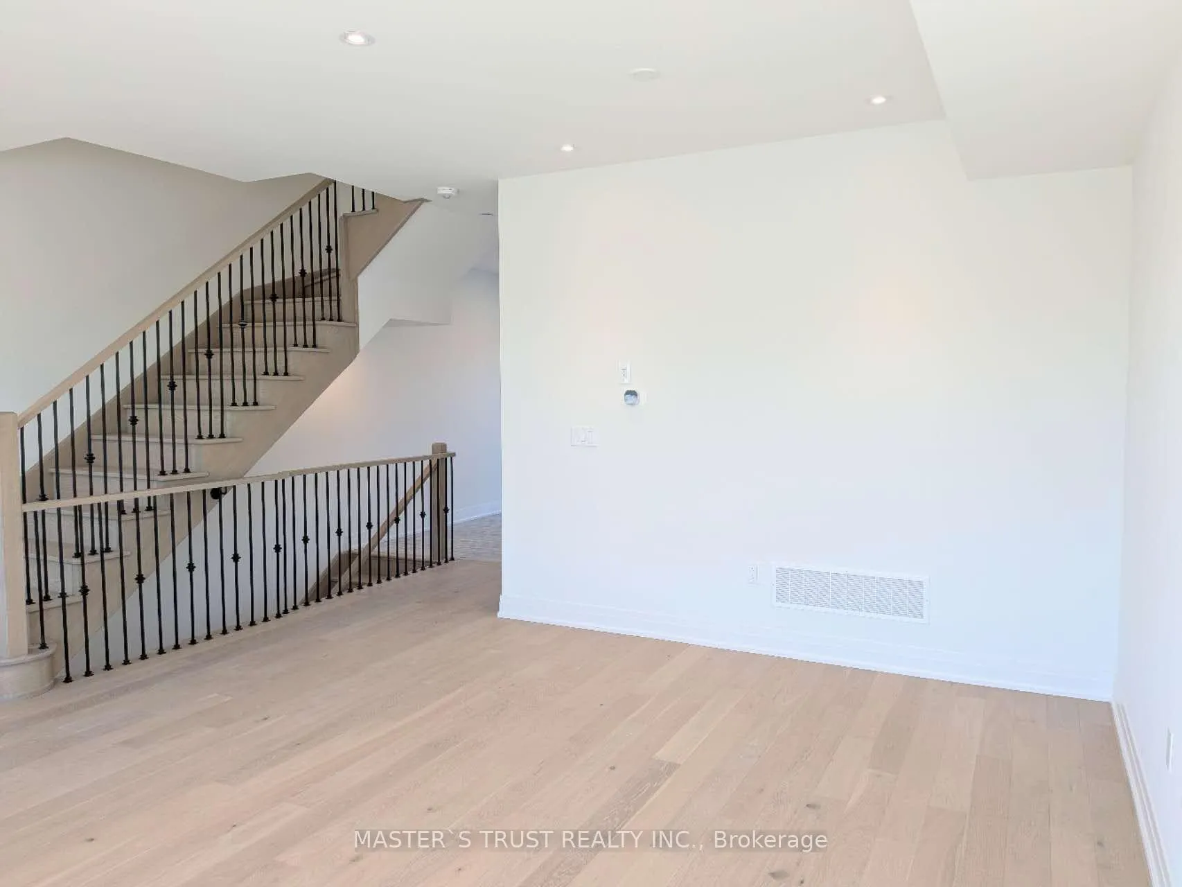 Photo 16 of 110 Grimsby Lane, Richmond Hill, Rural Richmond Hill — HOMEH