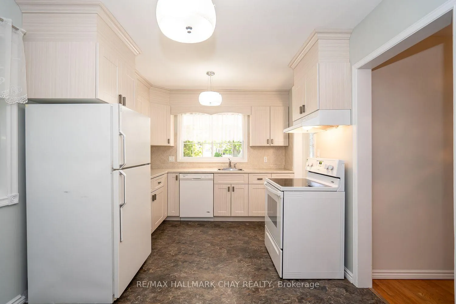 Photo 15 of 49 Colbeck Crescent, New Tecumseth, Alliston — HOMEH