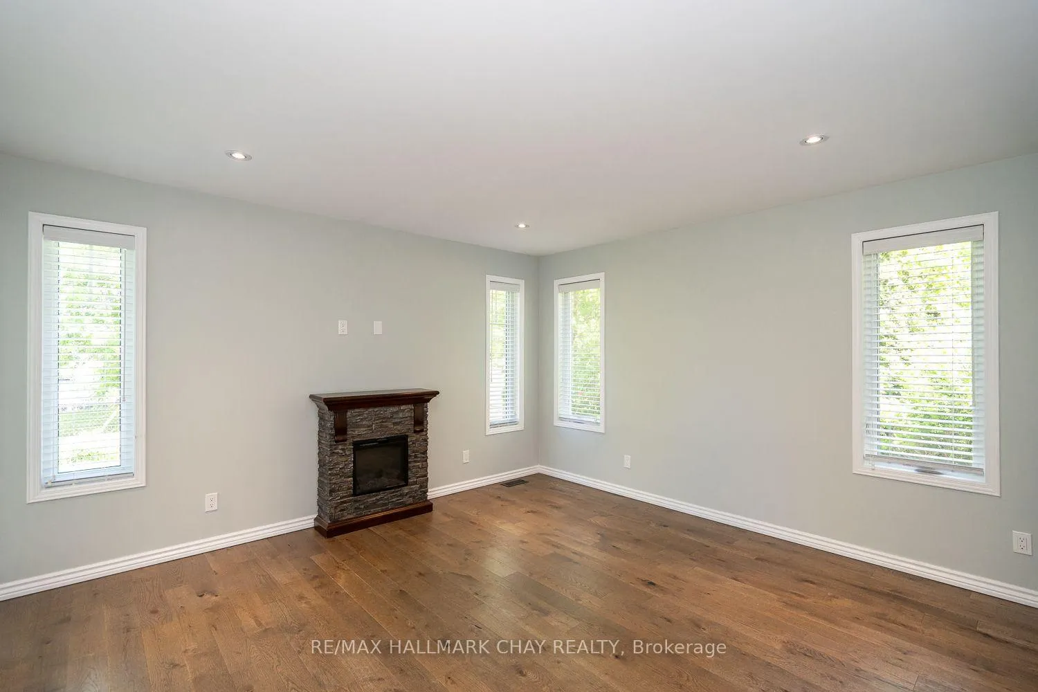 Photo 19 of 49 Colbeck Crescent, New Tecumseth, Alliston — HOMEH