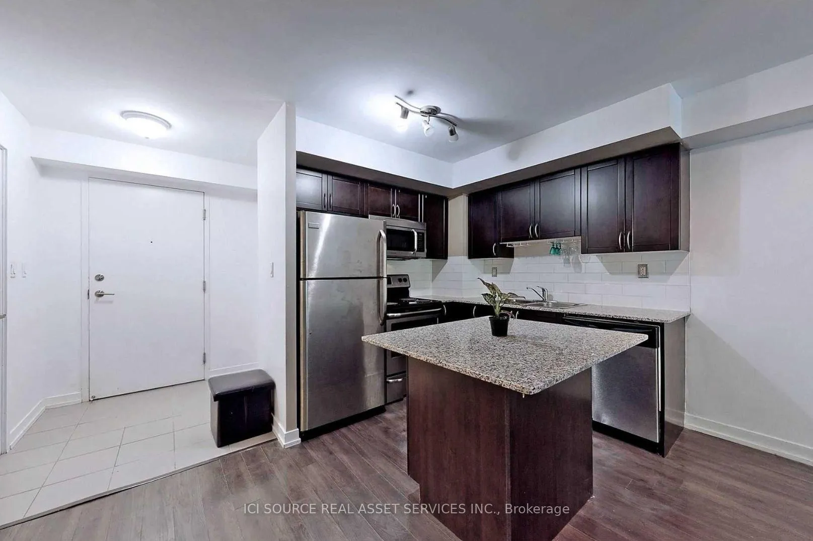 Photo 5 of Unit 113, 816 Lansdowne Avenue, Toronto, Dovercourt-Wallace Emerson-Junction — HOMEH
