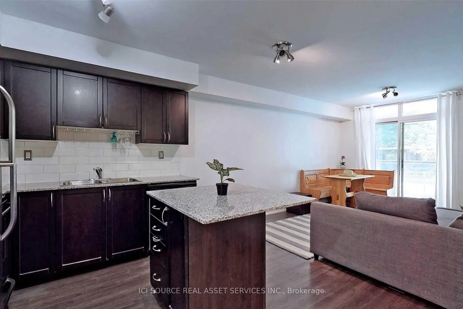 Photo 6 of Unit 113, 816 Lansdowne Avenue, Toronto, Dovercourt-Wallace Emerson-Junction — HOMEH