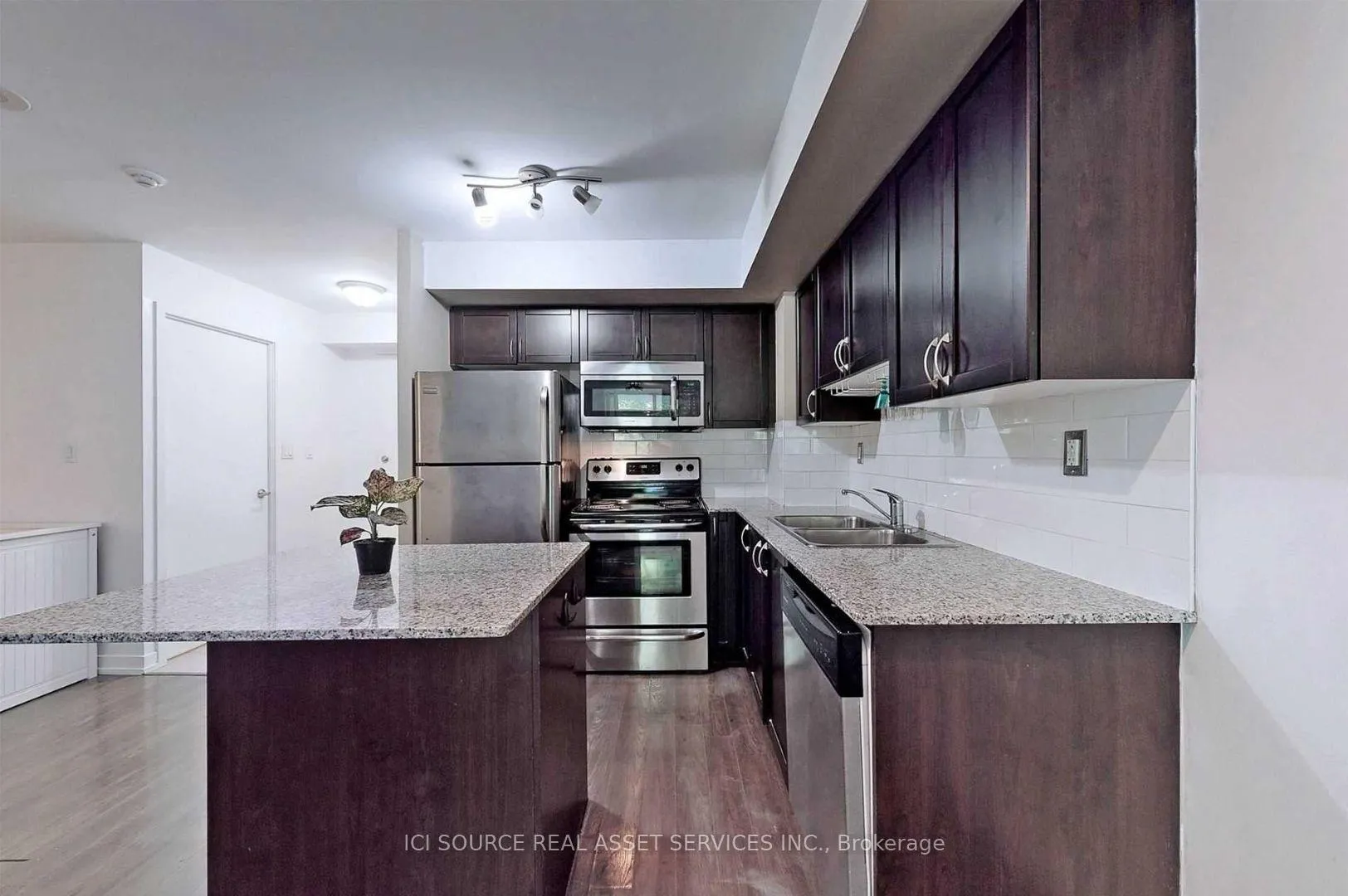 Photo 8 of Unit 113, 816 Lansdowne Avenue, Toronto, Dovercourt-Wallace Emerson-Junction — HOMEH