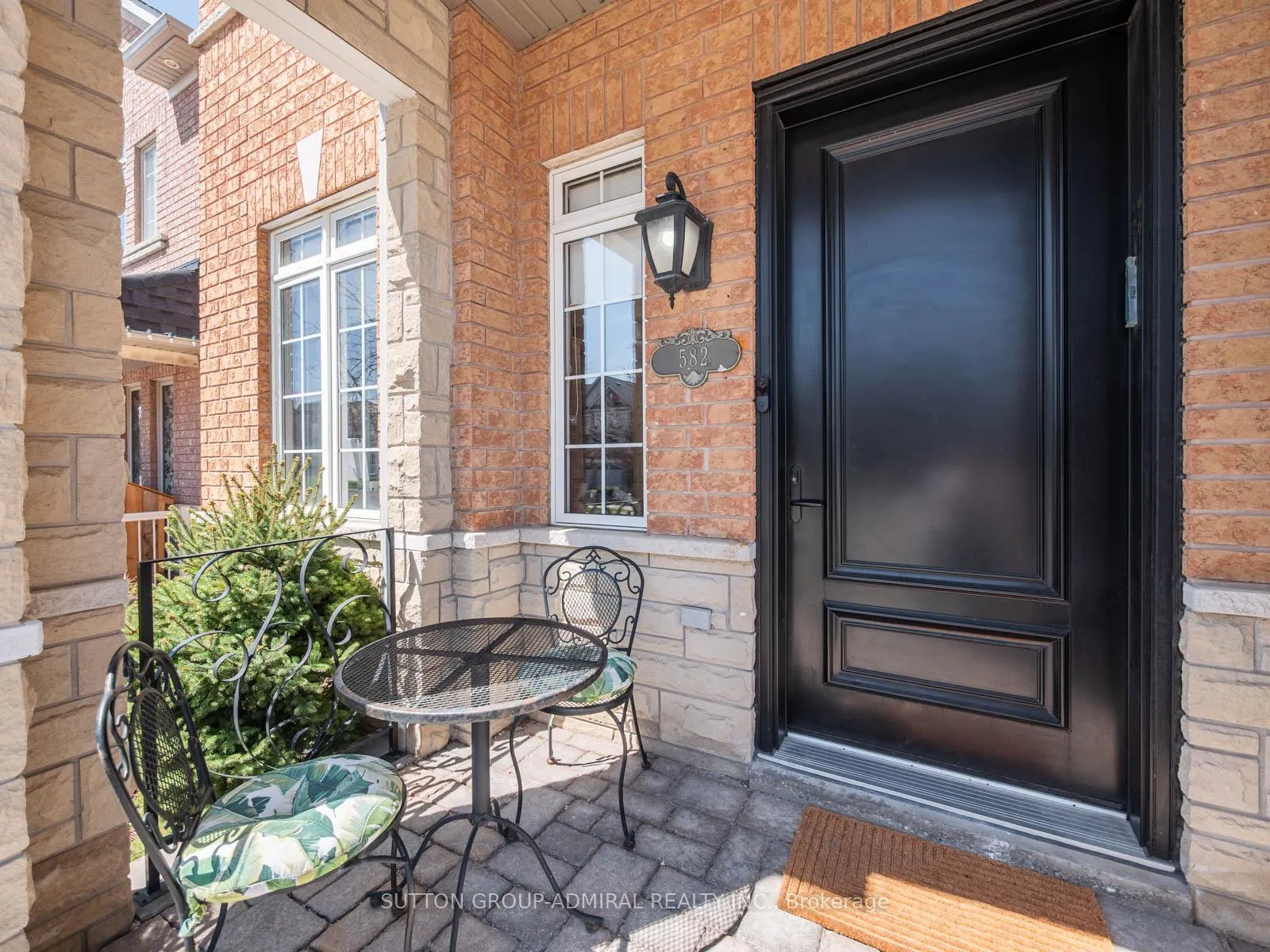 Photo 3 of 582 Summeridge Drive, Vaughan, Patterson — HOMEH