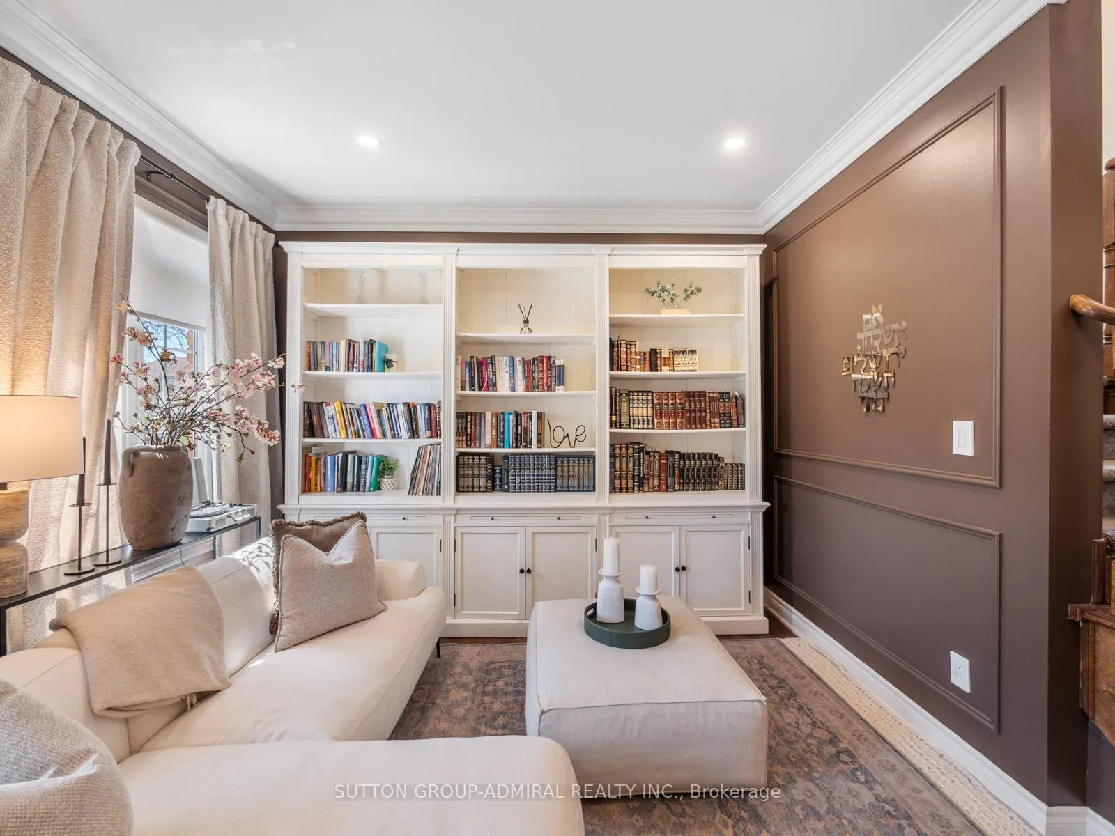 Photo 5 of 582 Summeridge Drive, Vaughan, Patterson — HOMEH