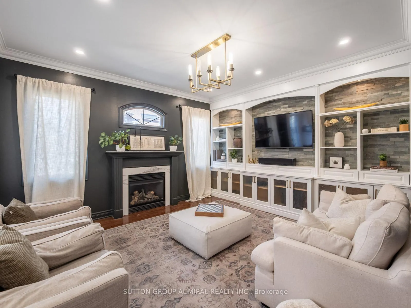 Photo 8 of 582 Summeridge Drive, Vaughan, Patterson — HOMEH