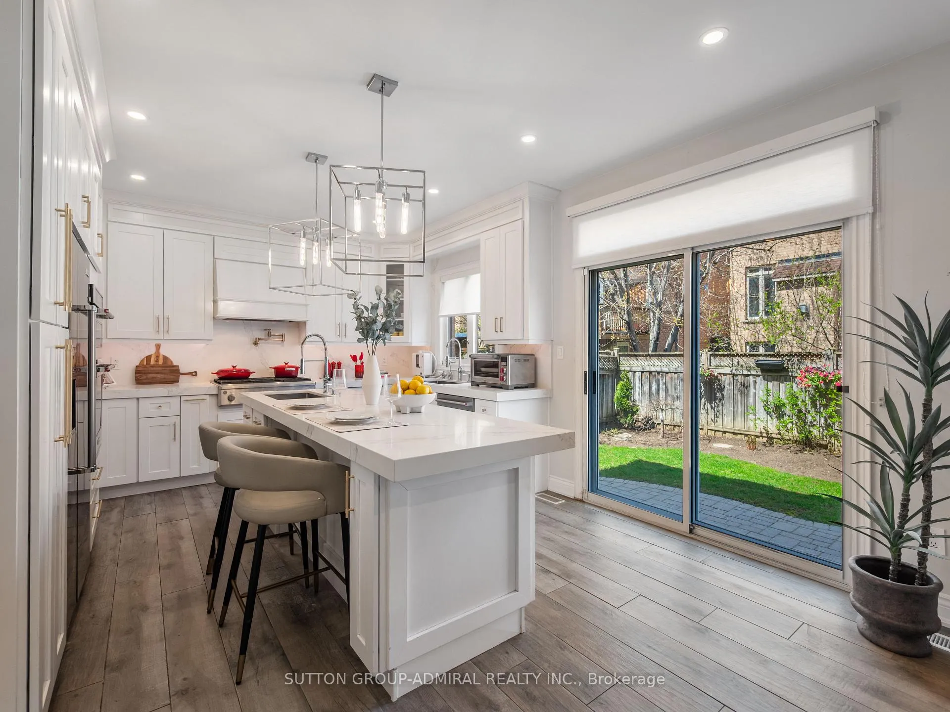 Photo 12 of 582 Summeridge Drive, Vaughan, Patterson — HOMEH
