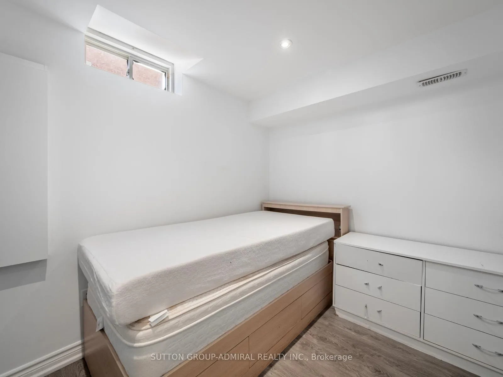 Photo 43 of 582 Summeridge Drive, Vaughan, Patterson — HOMEH