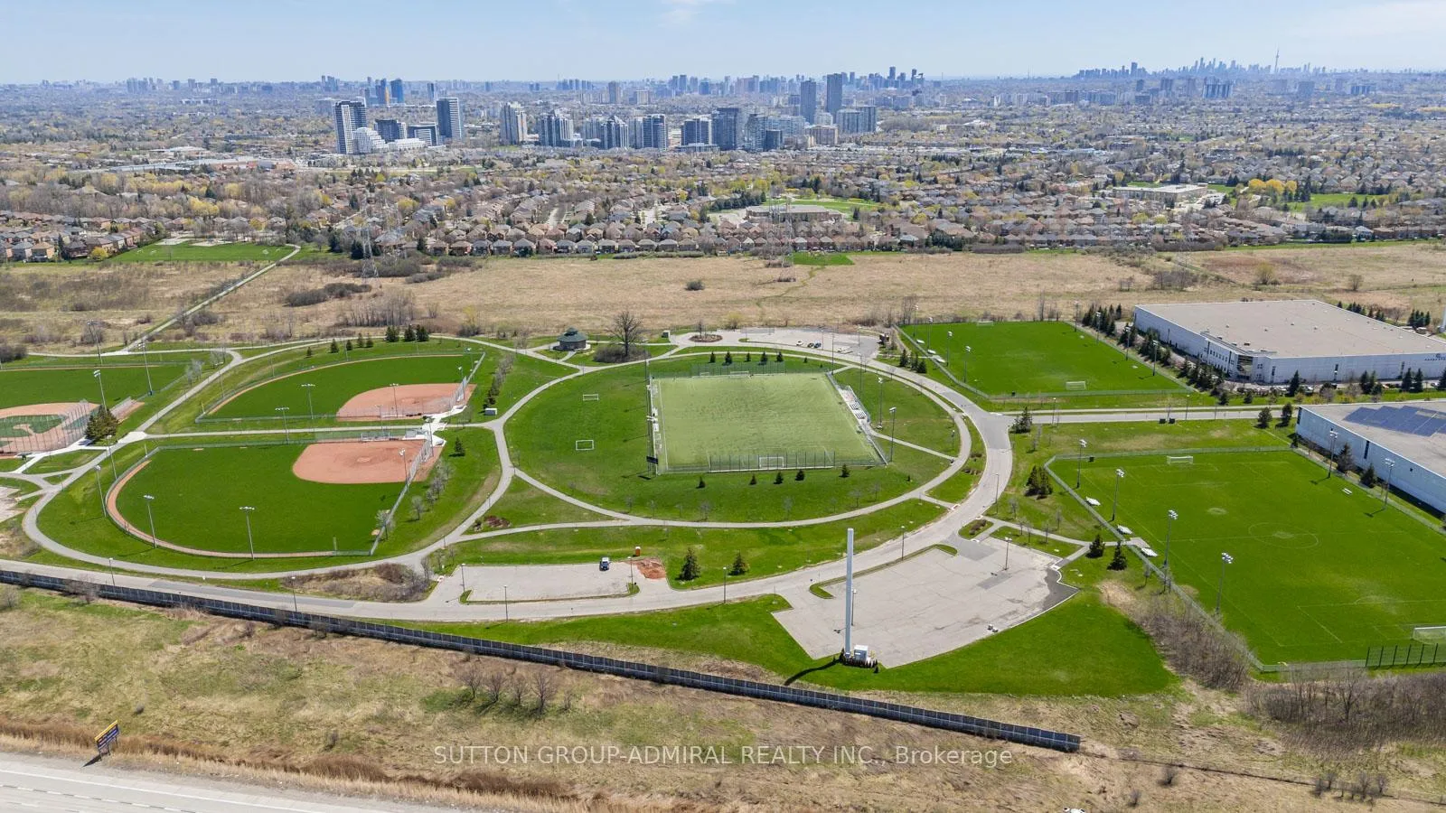Photo 49 of 582 Summeridge Drive, Vaughan, Patterson — HOMEH
