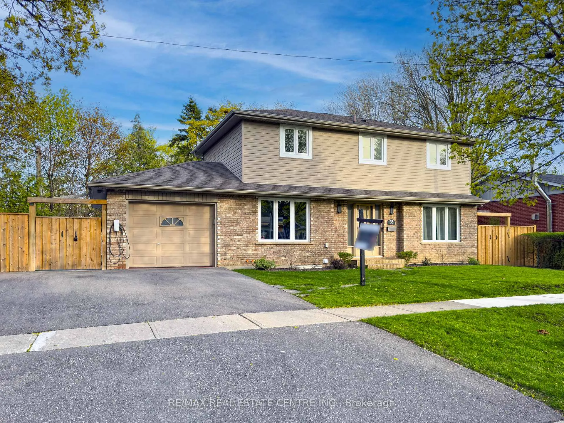 Photo 1 of 35 Treleaven Drive, Brampton, Brampton South — HOMEH