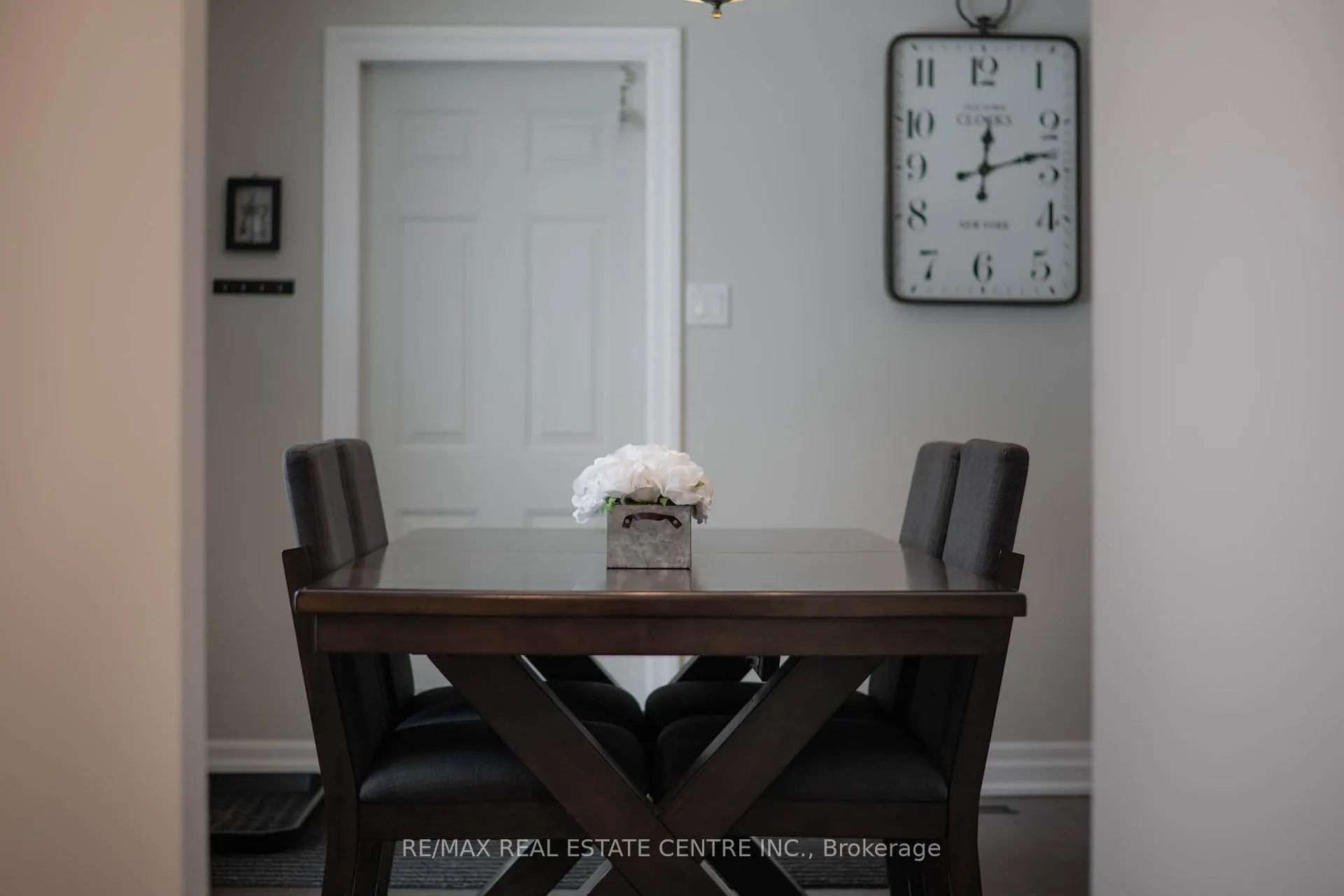 Photo 6 of 35 Treleaven Drive, Brampton, Brampton South — HOMEH