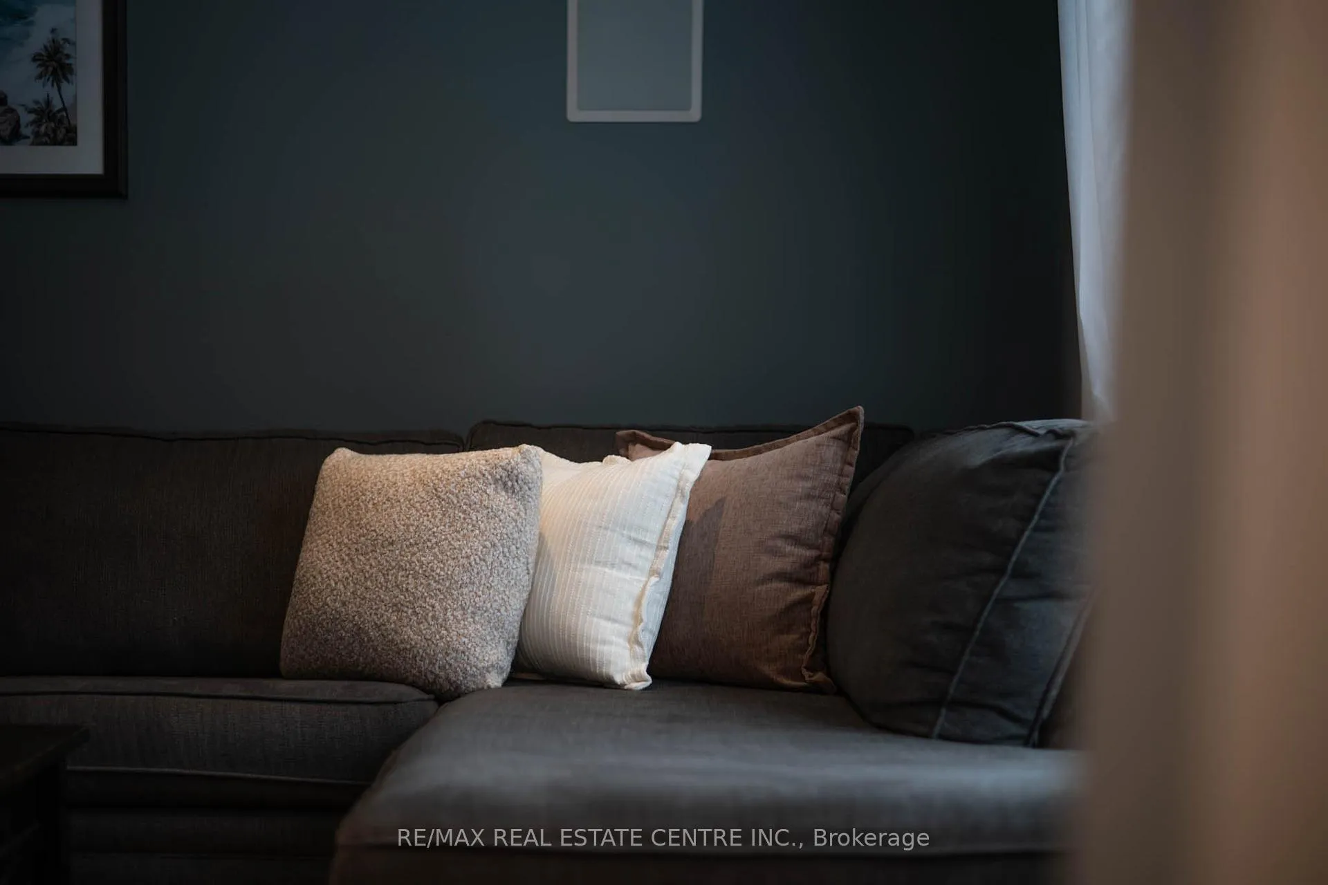 Photo 8 of 35 Treleaven Drive, Brampton, Brampton South — HOMEH