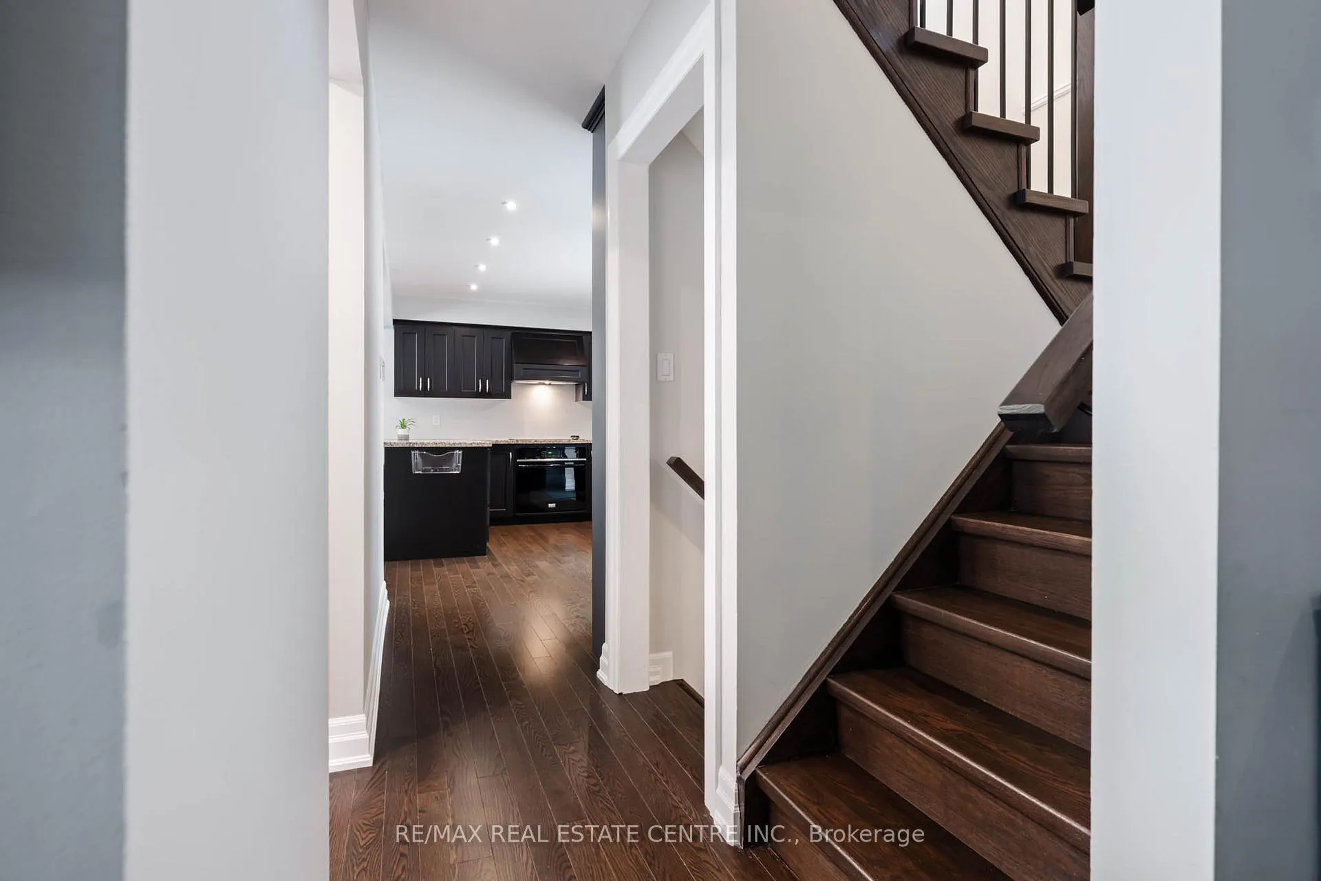 Photo 12 of 35 Treleaven Drive, Brampton, Brampton South — HOMEH