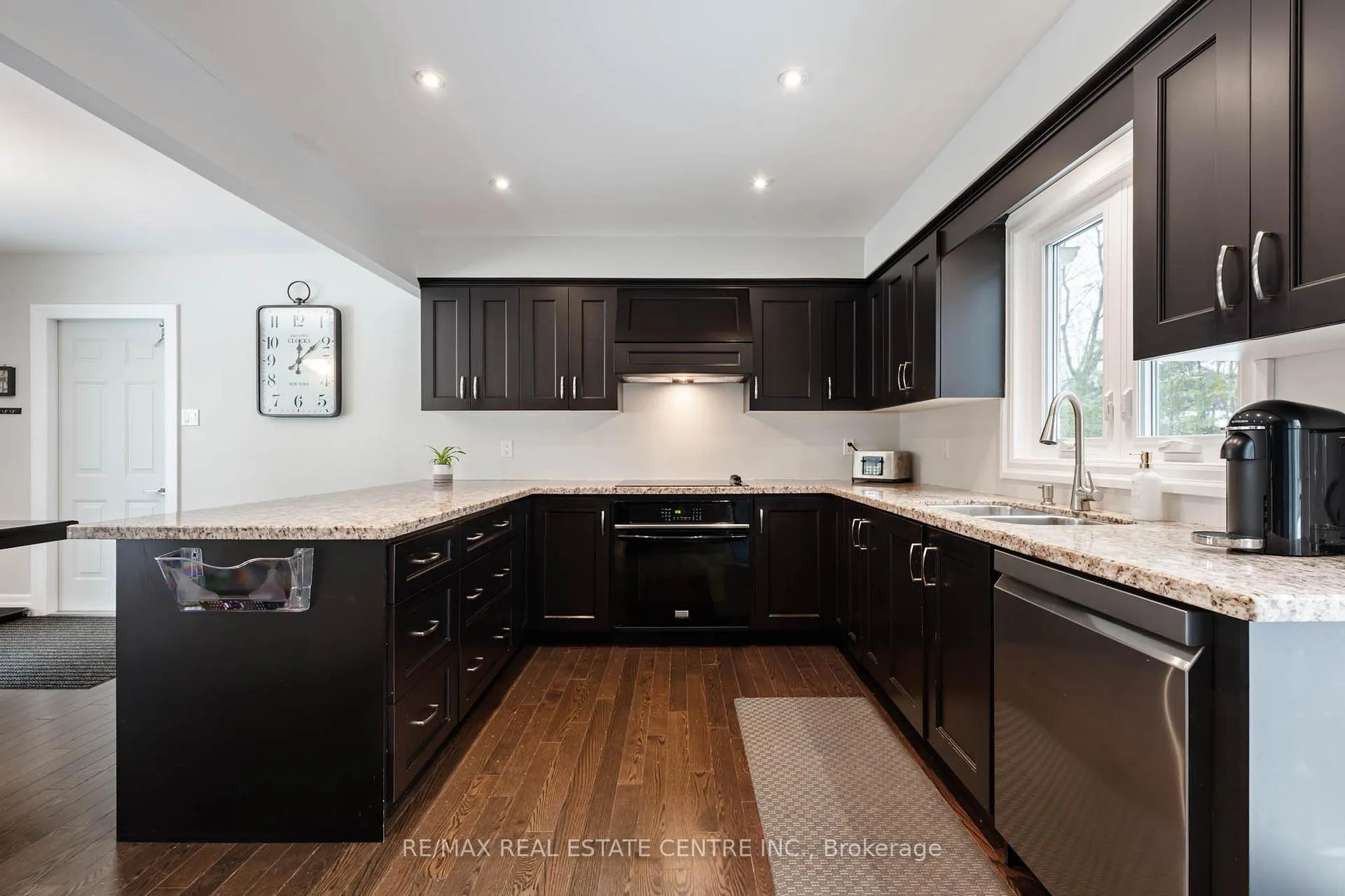 Photo 13 of 35 Treleaven Drive, Brampton, Brampton South — HOMEH