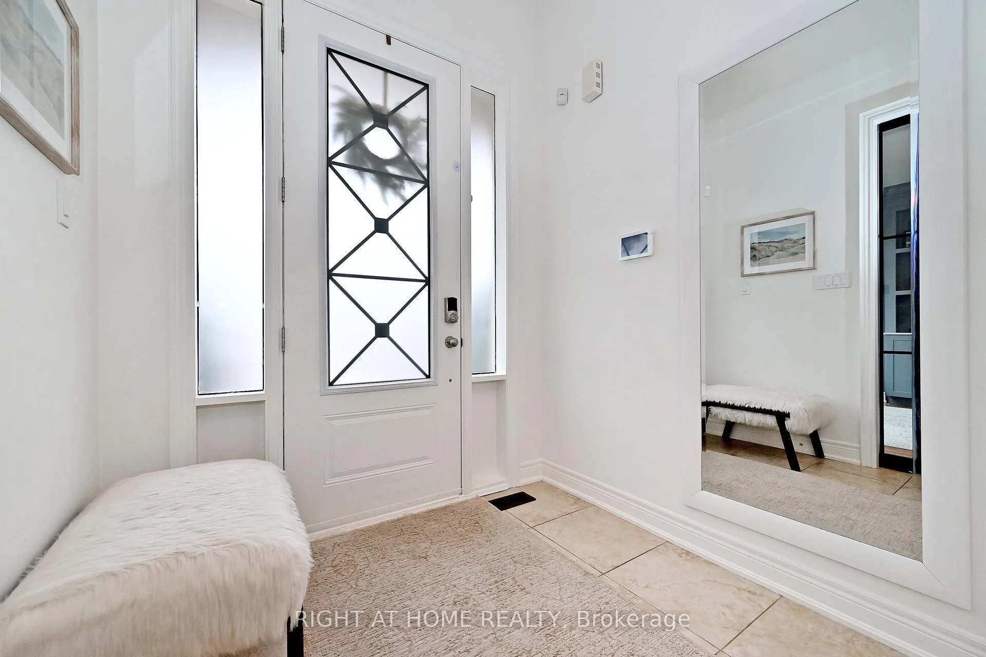 Photo 5 of 95 Vines Place, Aurora, Bayview Southeast — HOMEH