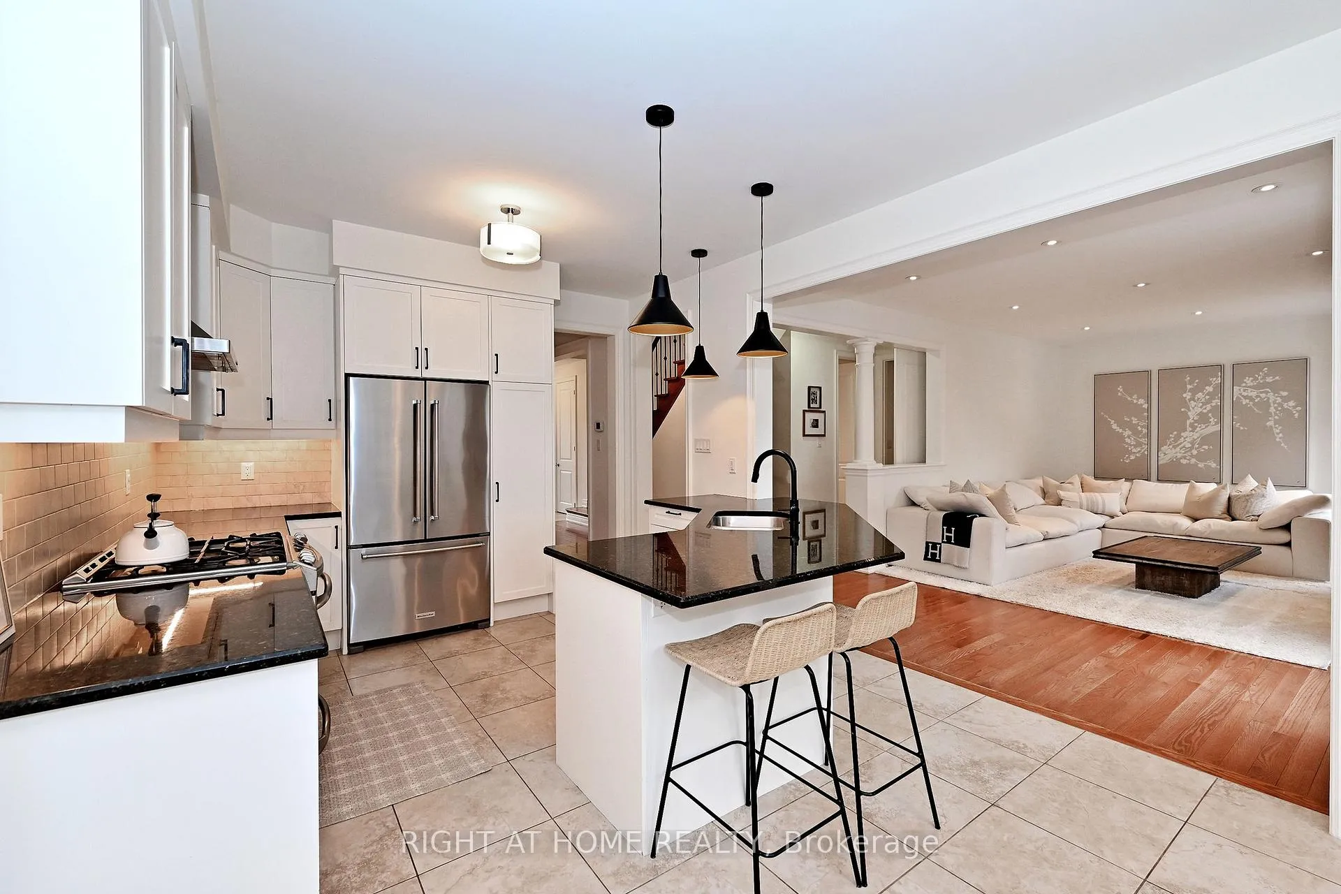 Photo 14 of 95 Vines Place, Aurora, Bayview Southeast — HOMEH