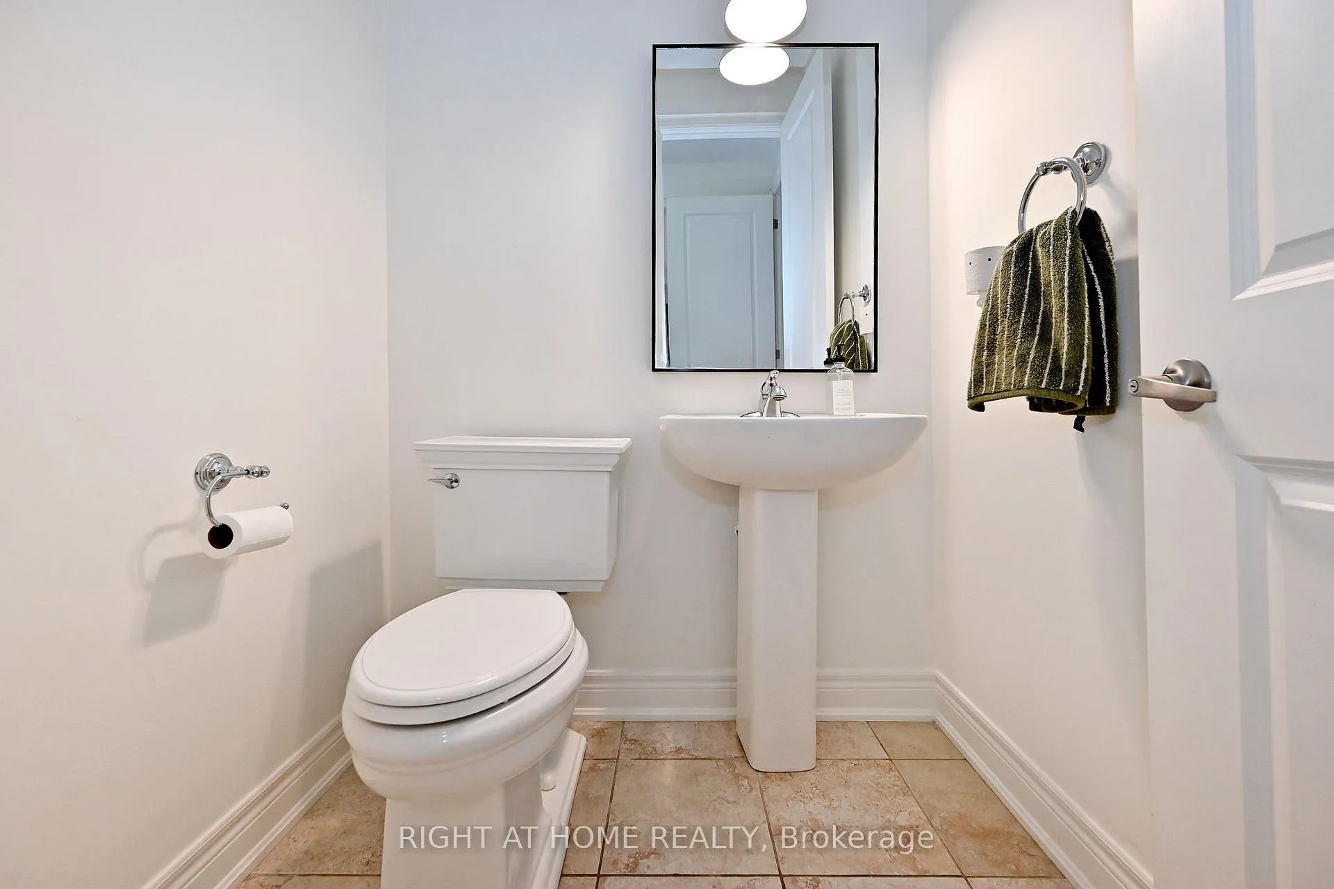 Photo 17 of 95 Vines Place, Aurora, Bayview Southeast — HOMEH