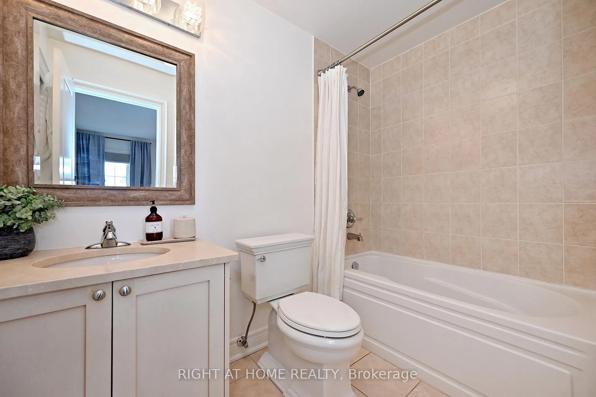 Photo 23 of 95 Vines Place, Aurora, Bayview Southeast — HOMEH