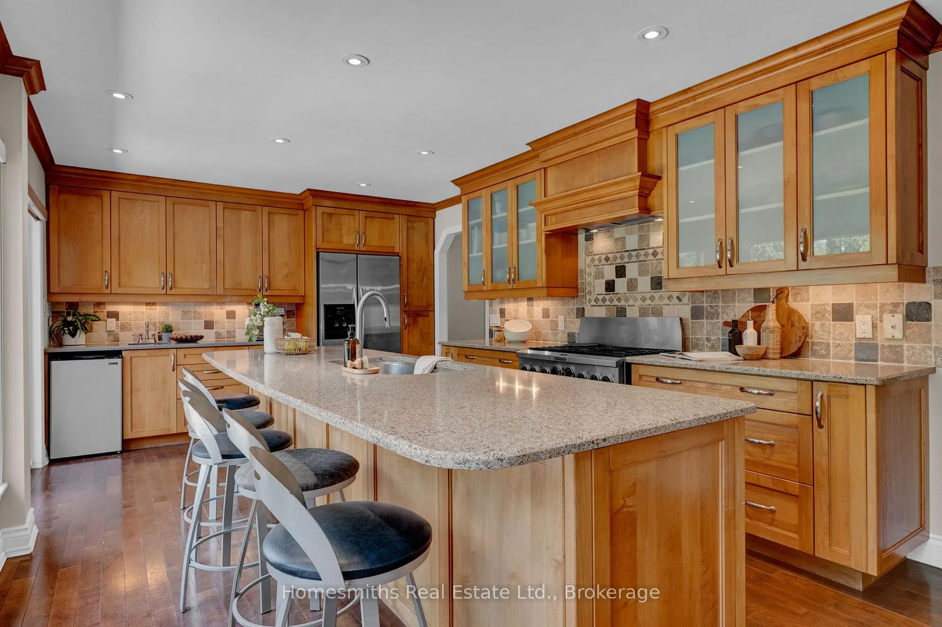 Photo 6 of 14 Hanover Court, Whitby, Lynde Creek — HOMEH