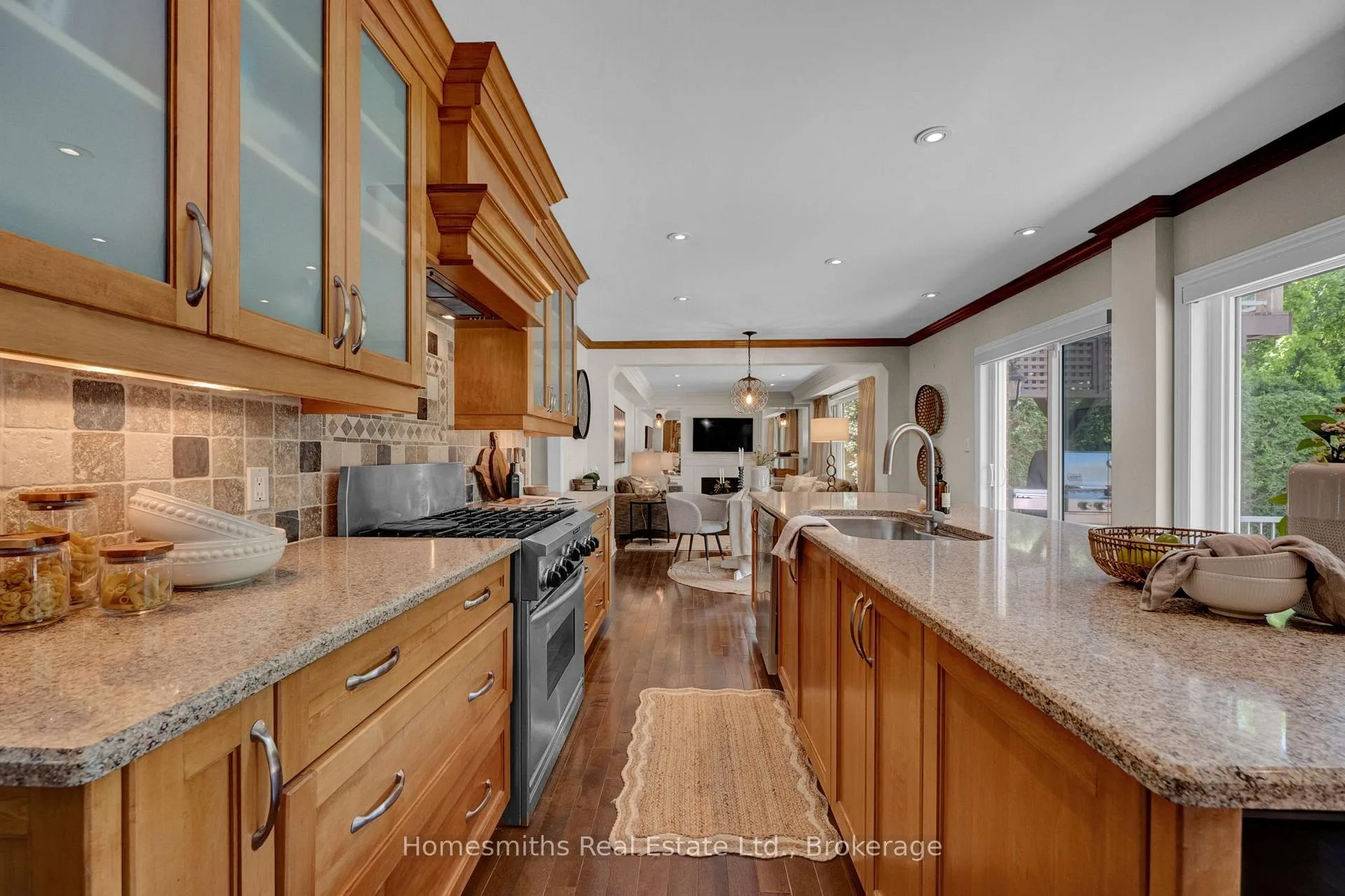 Photo 8 of 14 Hanover Court, Whitby, Lynde Creek — HOMEH