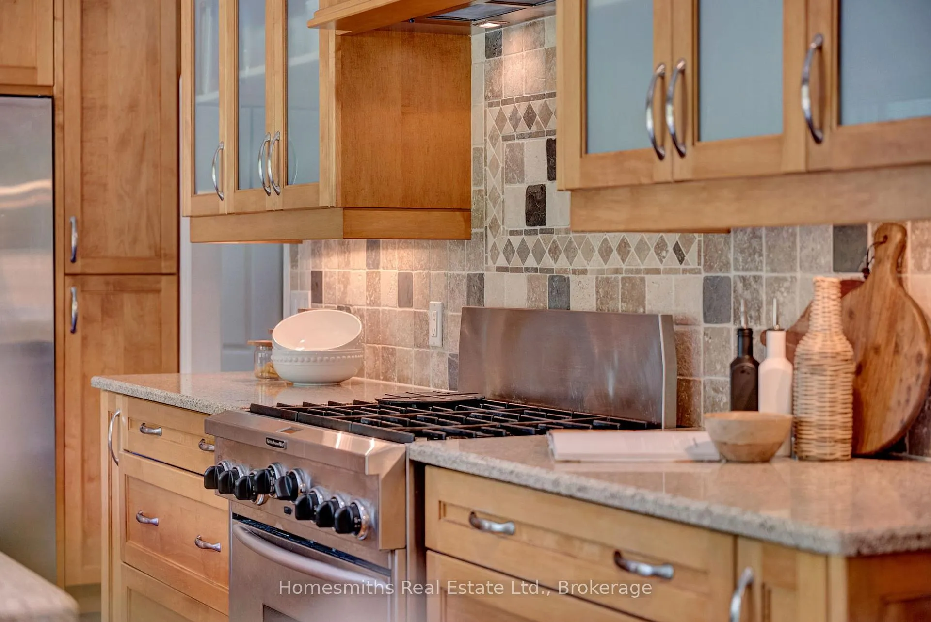Photo 9 of 14 Hanover Court, Whitby, Lynde Creek — HOMEH