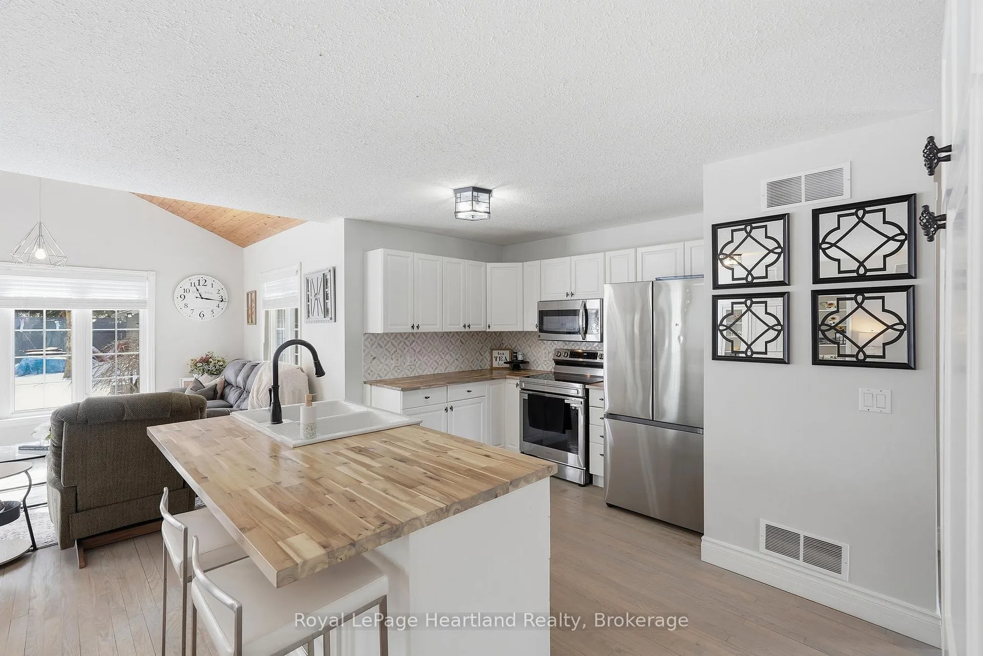 Photo 17 of 25 John Street W, Minto — HOMEH